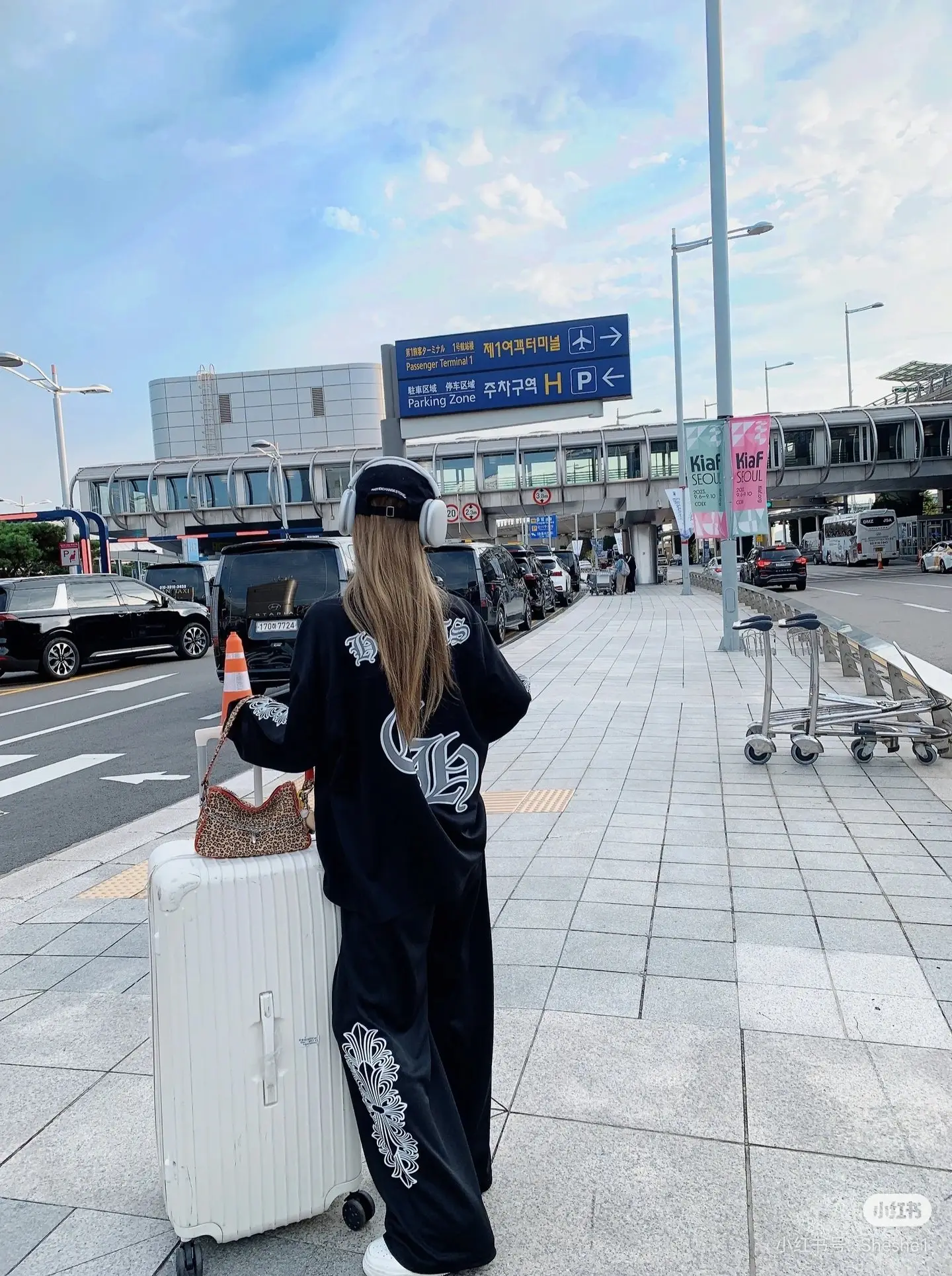 Chrome Hearts Vine Cross Embroidered Mesh Sweatpants D17022433 — view 2