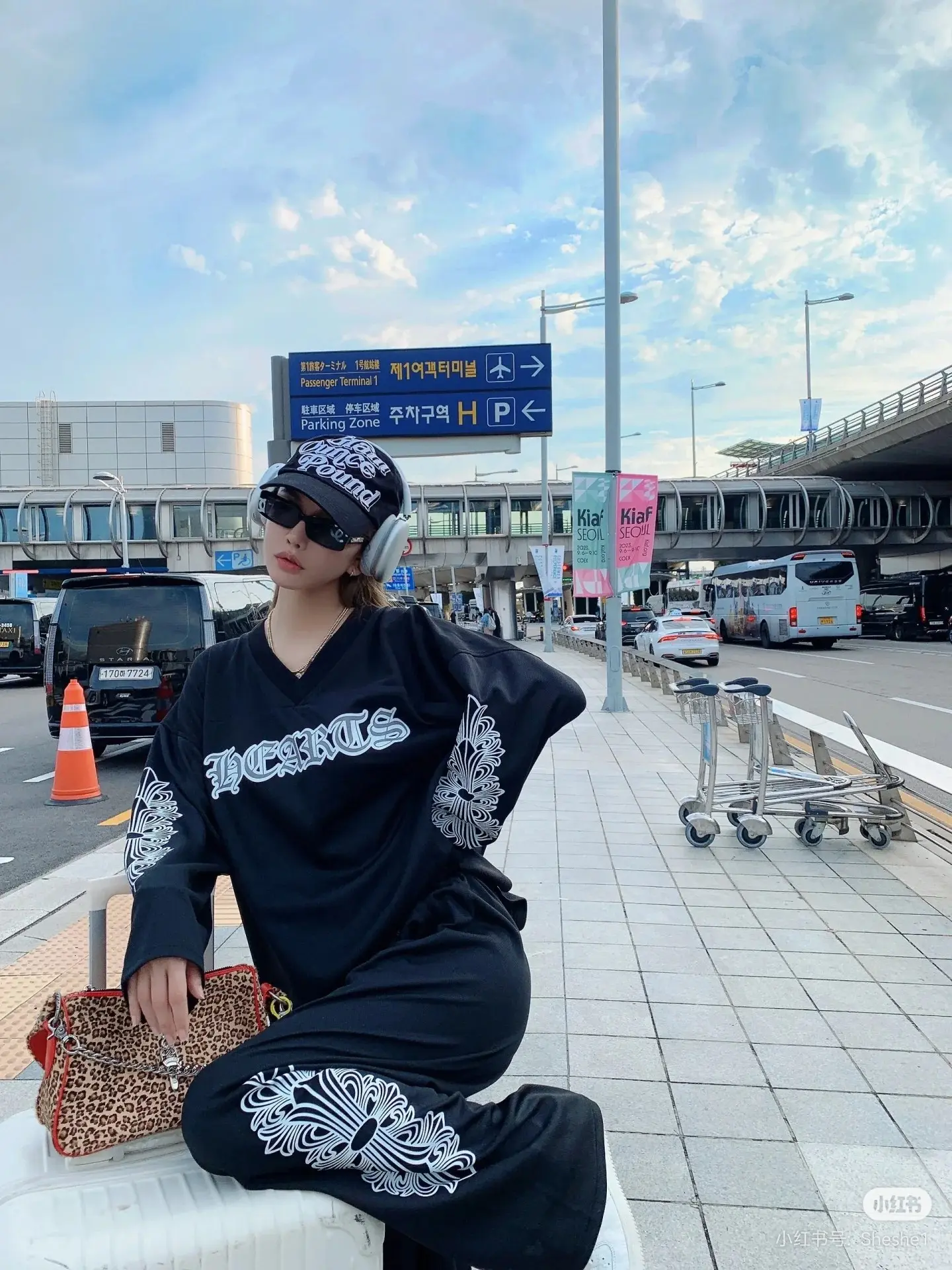 Chrome Hearts Vine Cross Embroidered Mesh Sweatpants D17022433 — view 3