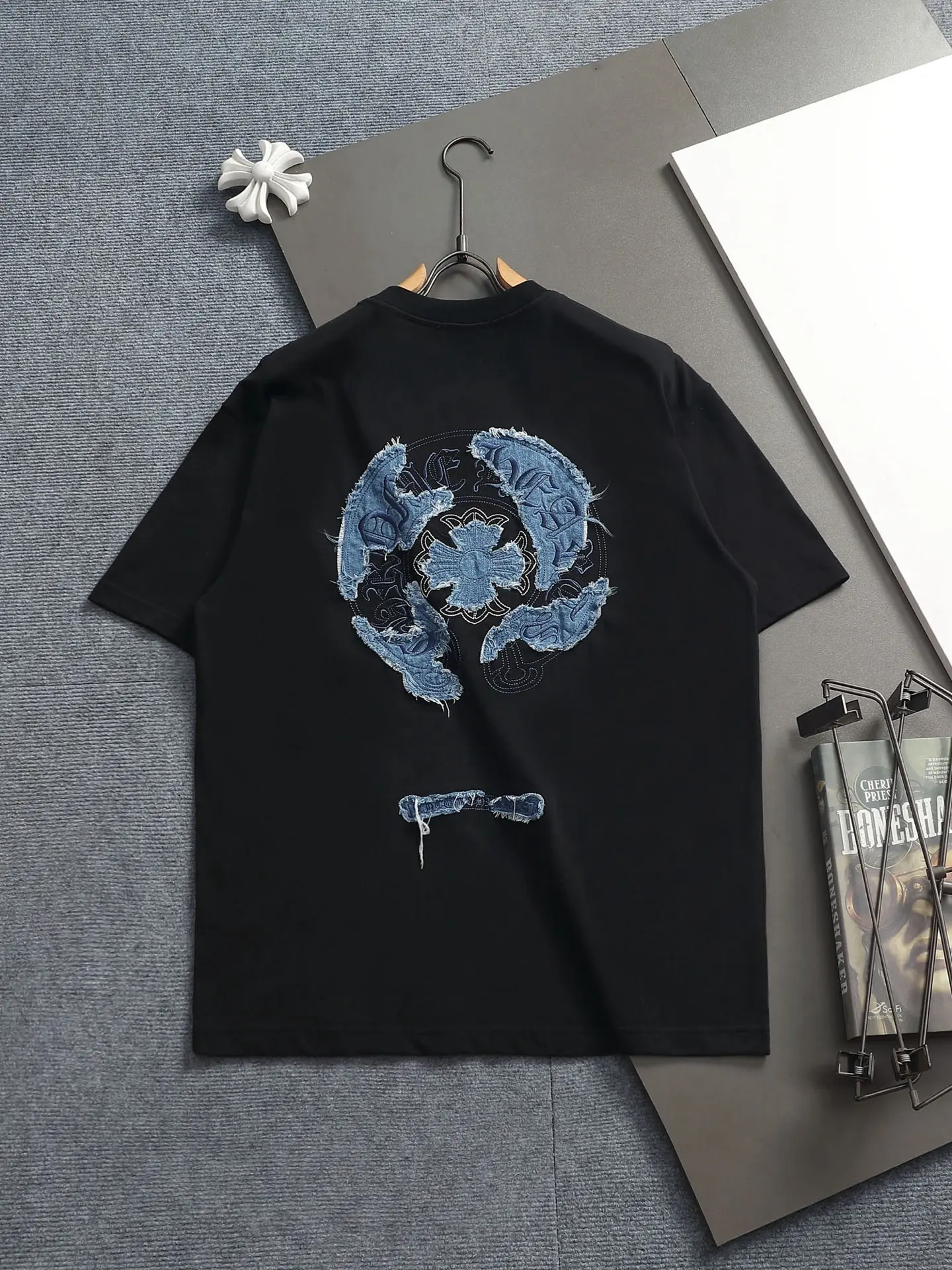 Horseshoe Denim Patch Embroidered T-Shirt D17014193 — view 2