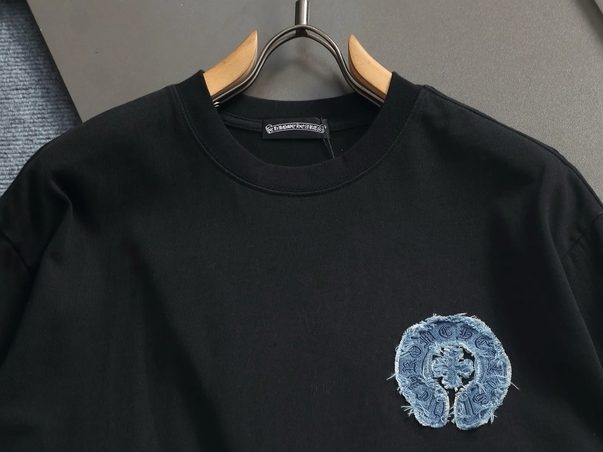 Horseshoe Denim Patch Embroidered T-Shirt D17014193 — view 3