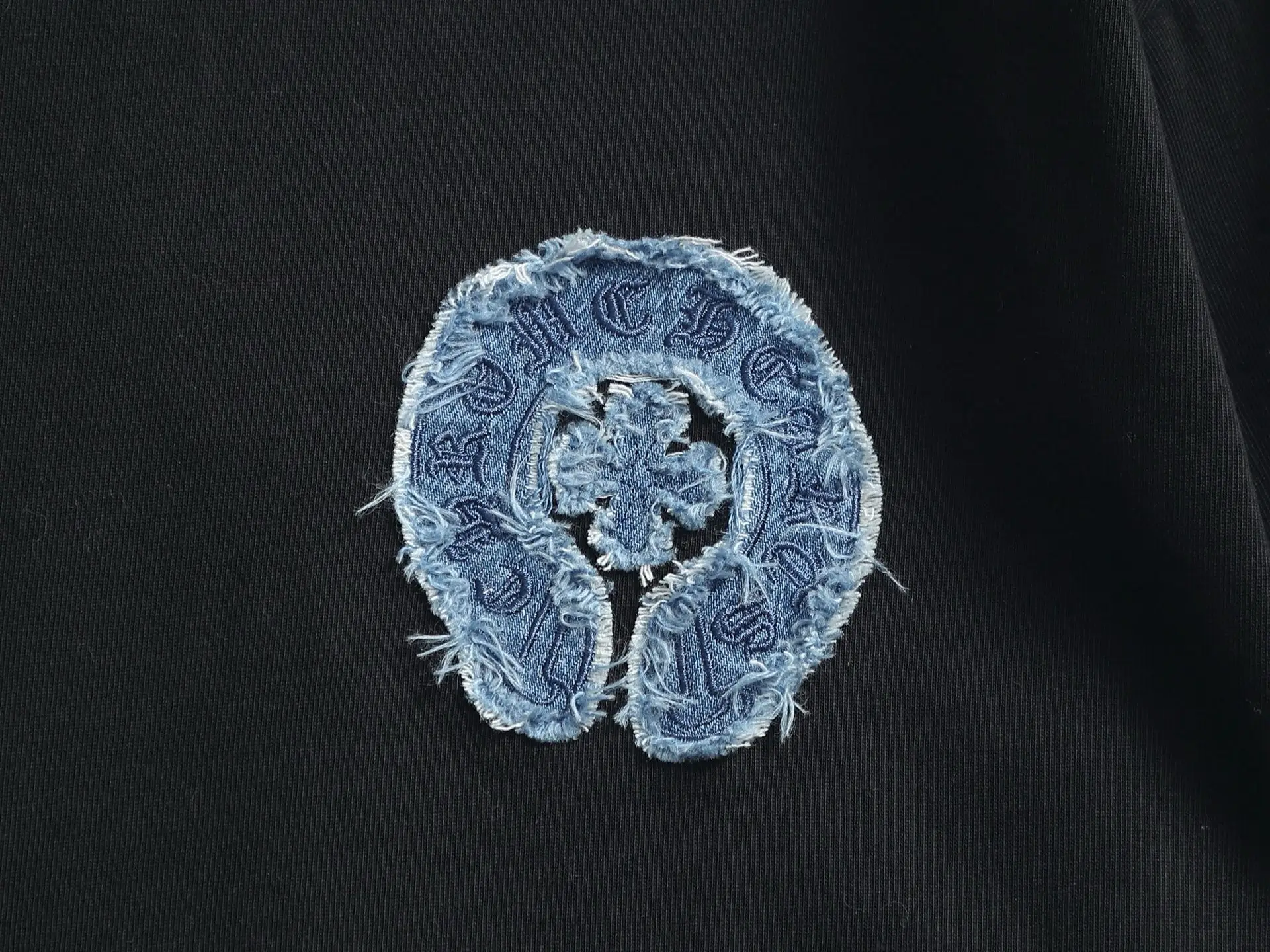 Horseshoe Denim Patch Embroidered T-Shirt D17014193 — view 5