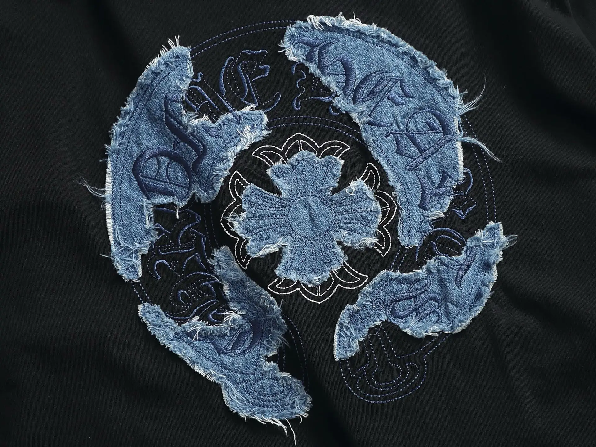 Horseshoe Denim Patch Embroidered T-Shirt D17014193 — view 10