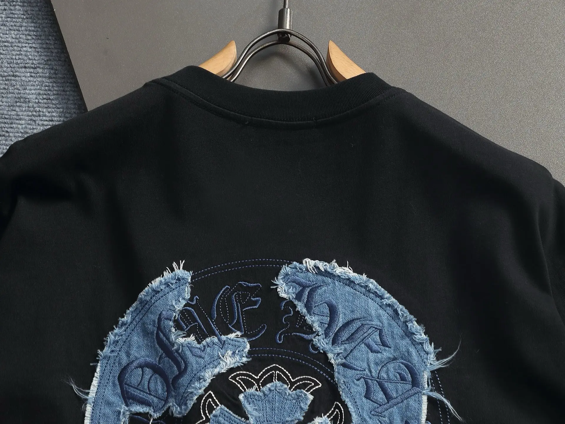 Horseshoe Denim Patch Embroidered T-Shirt D17014193 — view 11