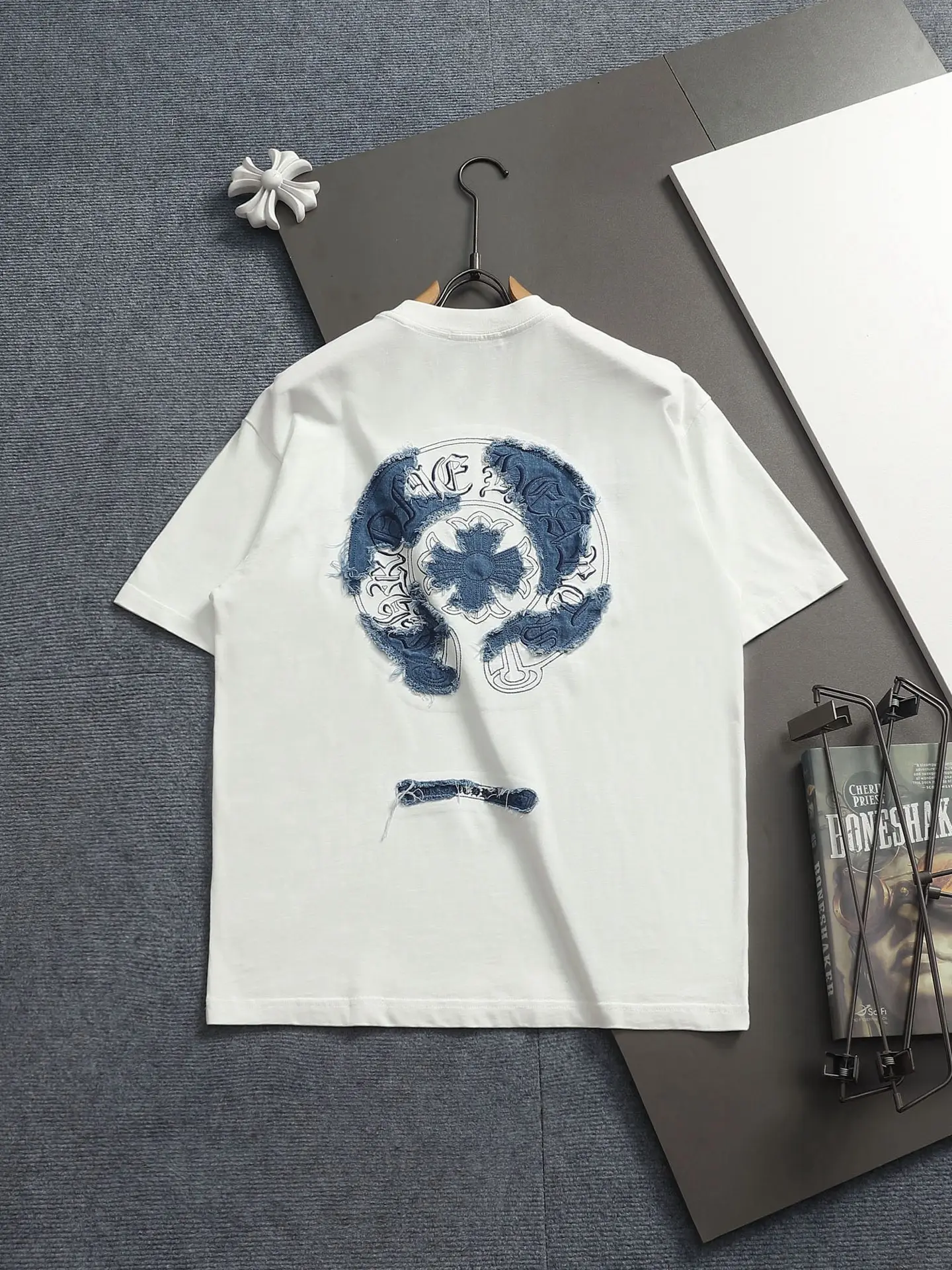 Horseshoe Denim Patch Embroidered T-Shirt D17014192 — view 2