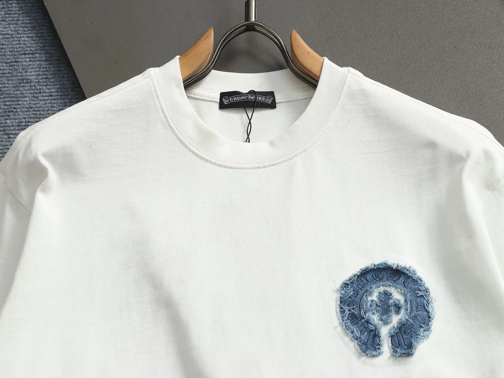 Horseshoe Denim Patch Embroidered T-Shirt D17014192 — view 3