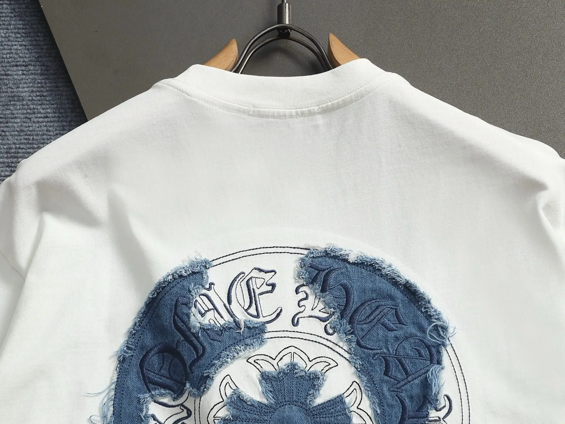 Horseshoe Denim Patch Embroidered T-Shirt D17014192 — view 11