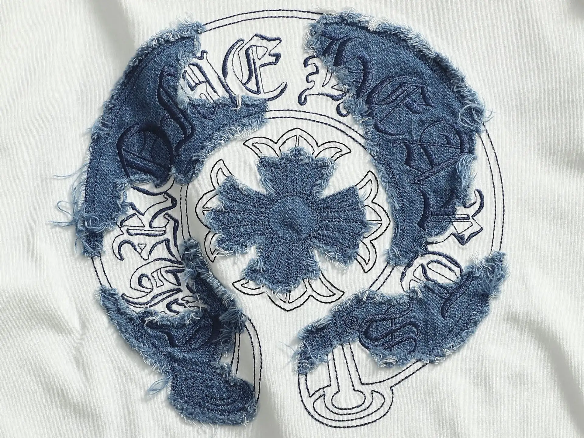 Horseshoe Denim Patch Embroidered T-Shirt D17014192 — view 12