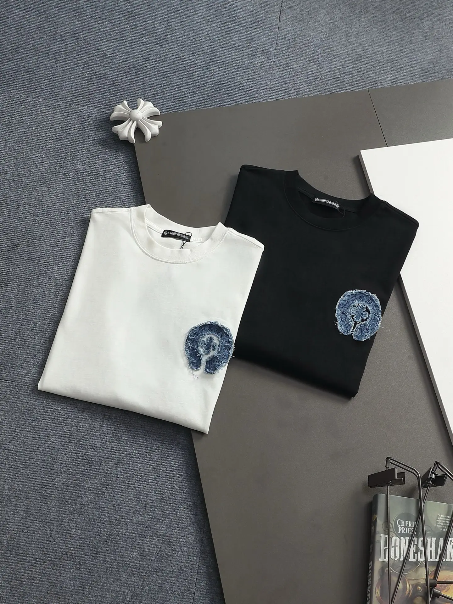 Horseshoe Denim Patch Embroidered T-Shirt D17014192 — view 13