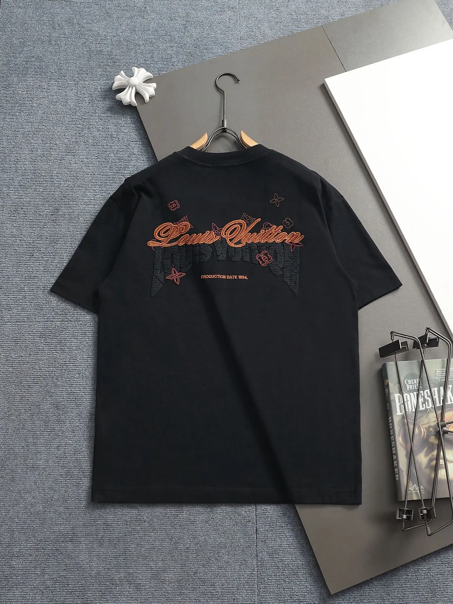 Vintage-Inspired Embroidered Logo T-Shirt D17014211 — view 2