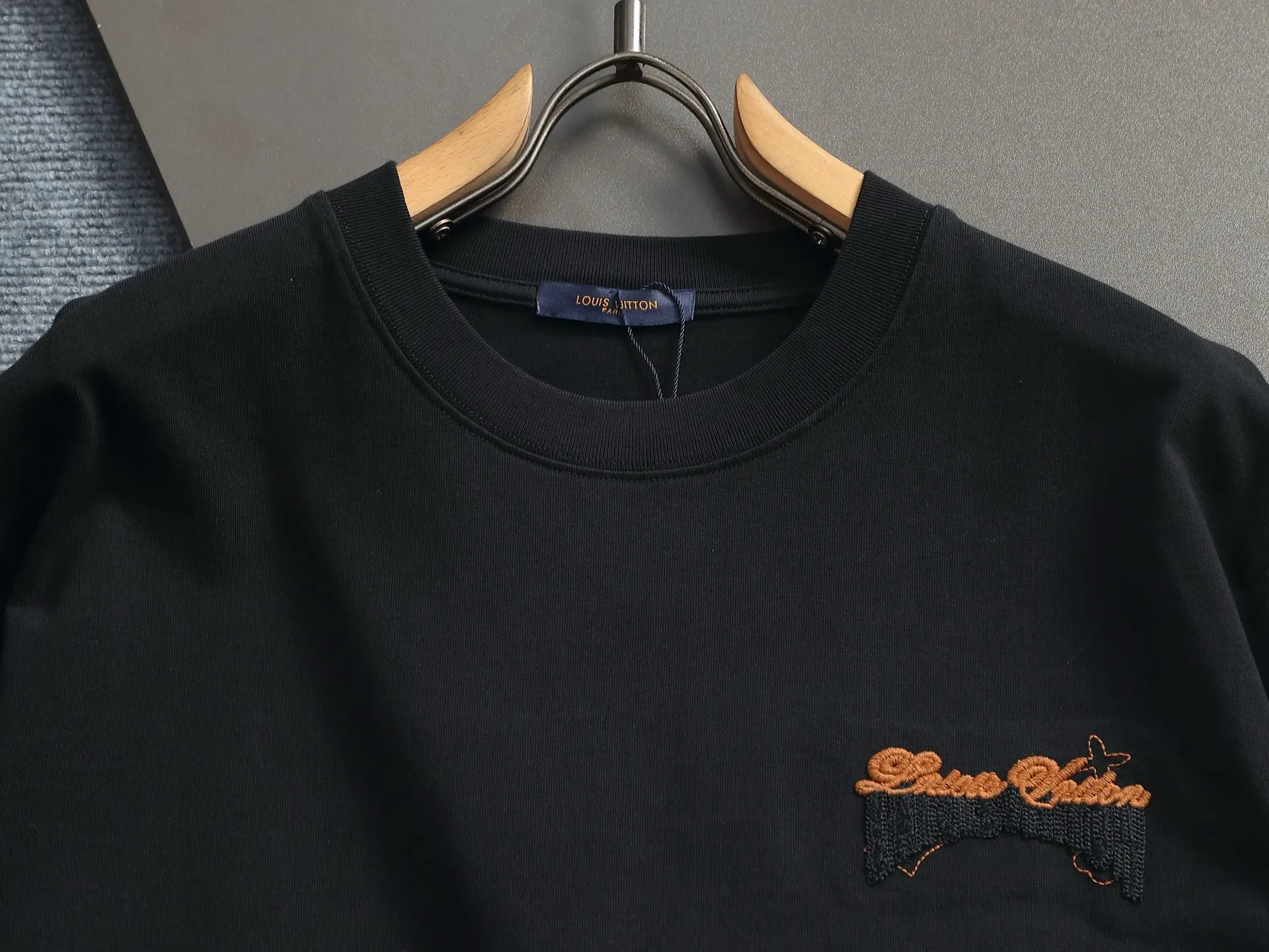 Vintage-Inspired Embroidered Logo T-Shirt D17014211 — view 3