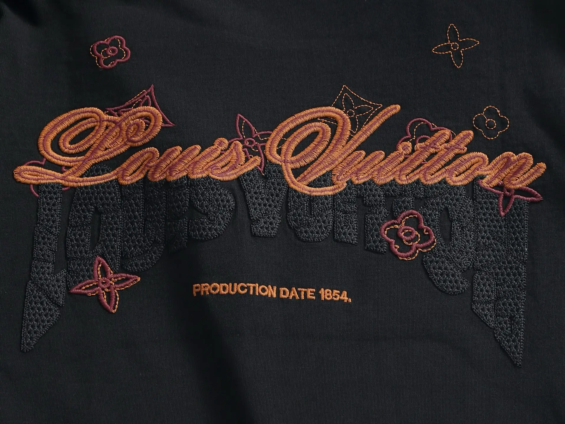 Vintage-Inspired Embroidered Logo T-Shirt D17014211 — view 10