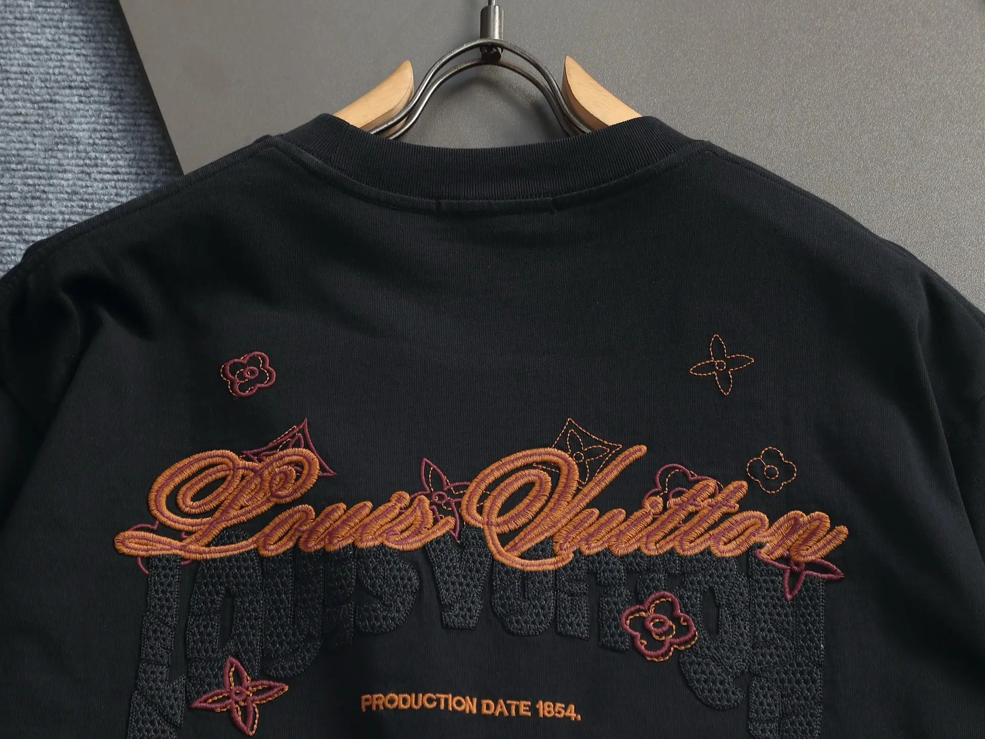 Vintage-Inspired Embroidered Logo T-Shirt D17014211 — view 11