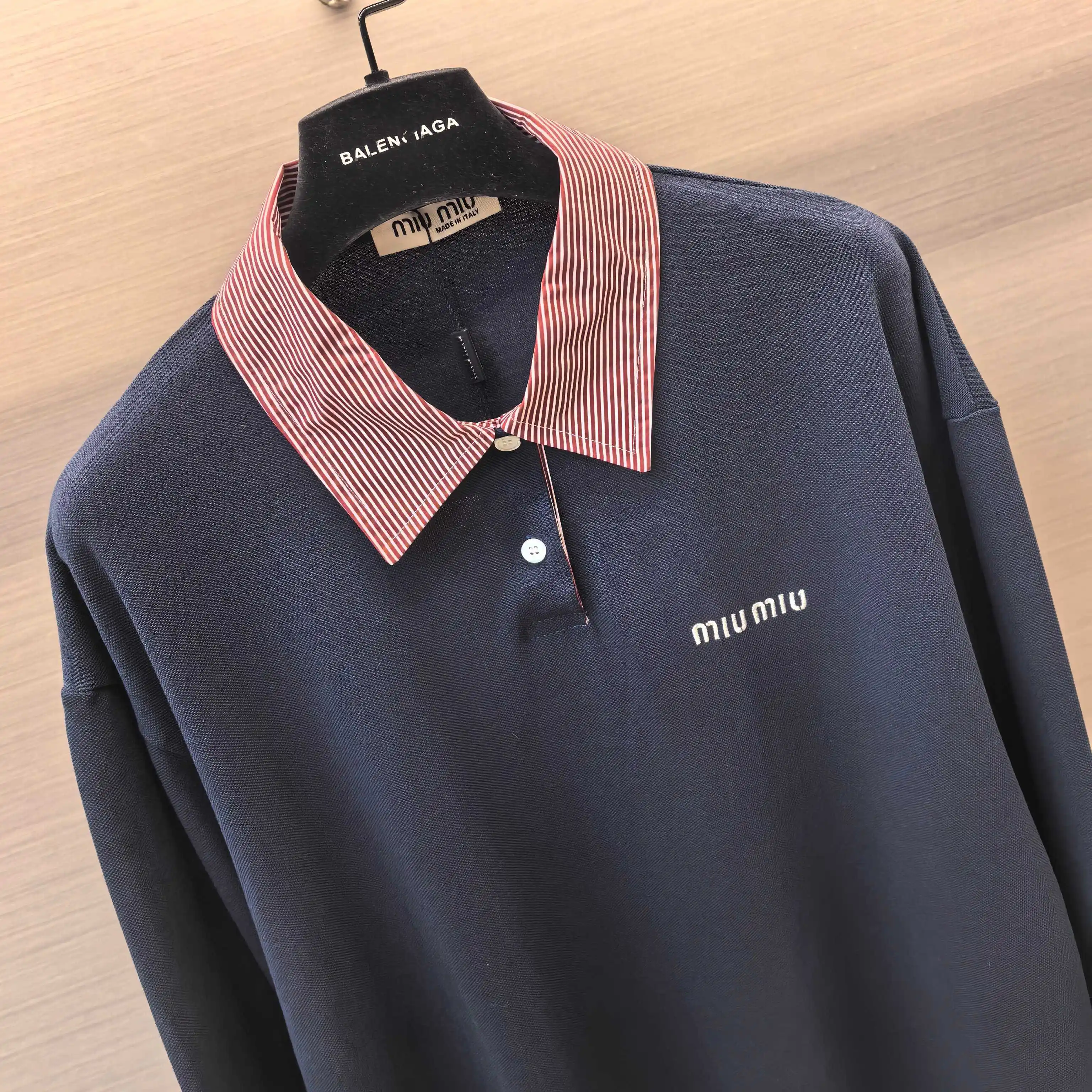 Contrast Collar Long-Sleeve Polo Shirt D17022326 — view 3