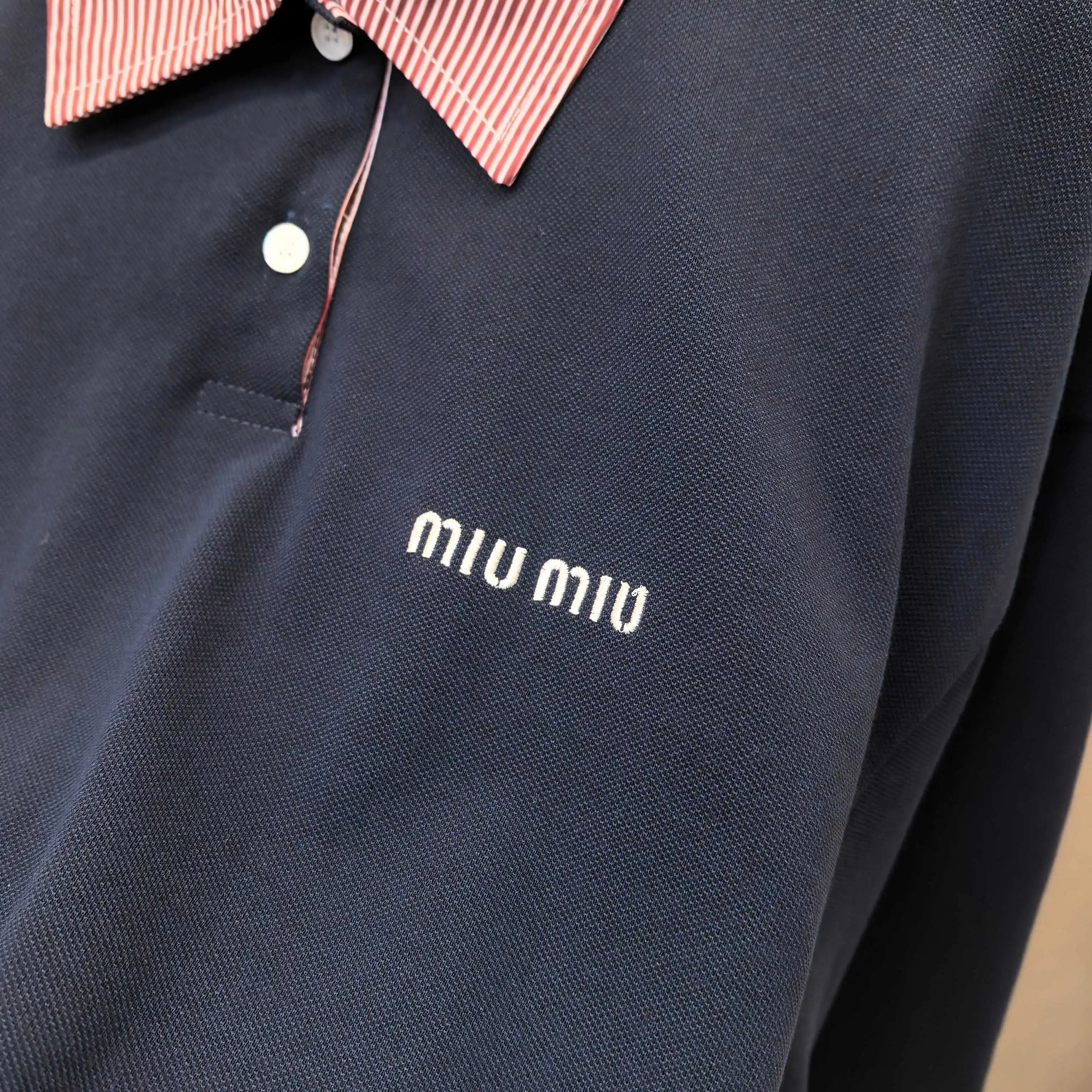 Contrast Collar Long-Sleeve Polo Shirt D17022326 — view 7
