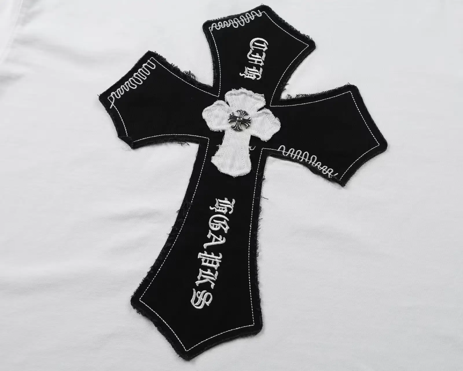 Cross Patch Embroidered Long-Sleeve T-Shirt D17523608 — view 3