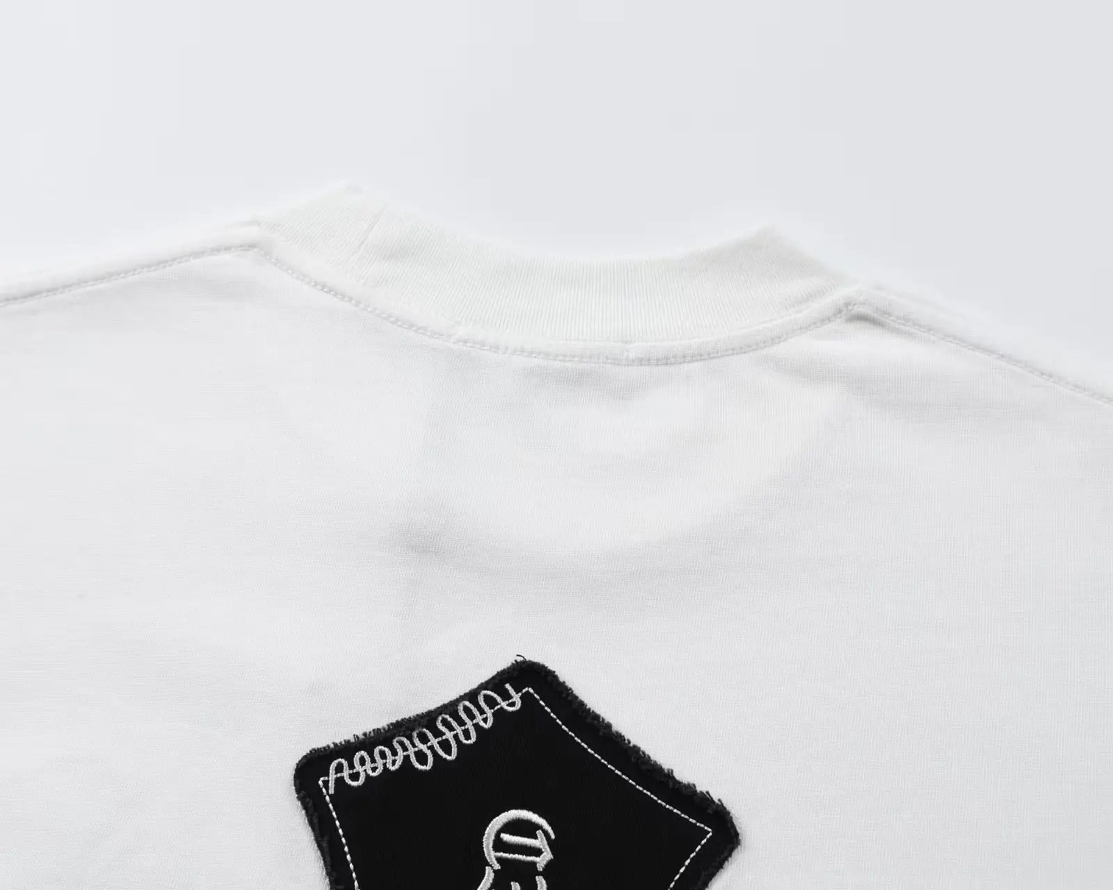 Cross Patch Embroidered Long-Sleeve T-Shirt D17523608 — view 5