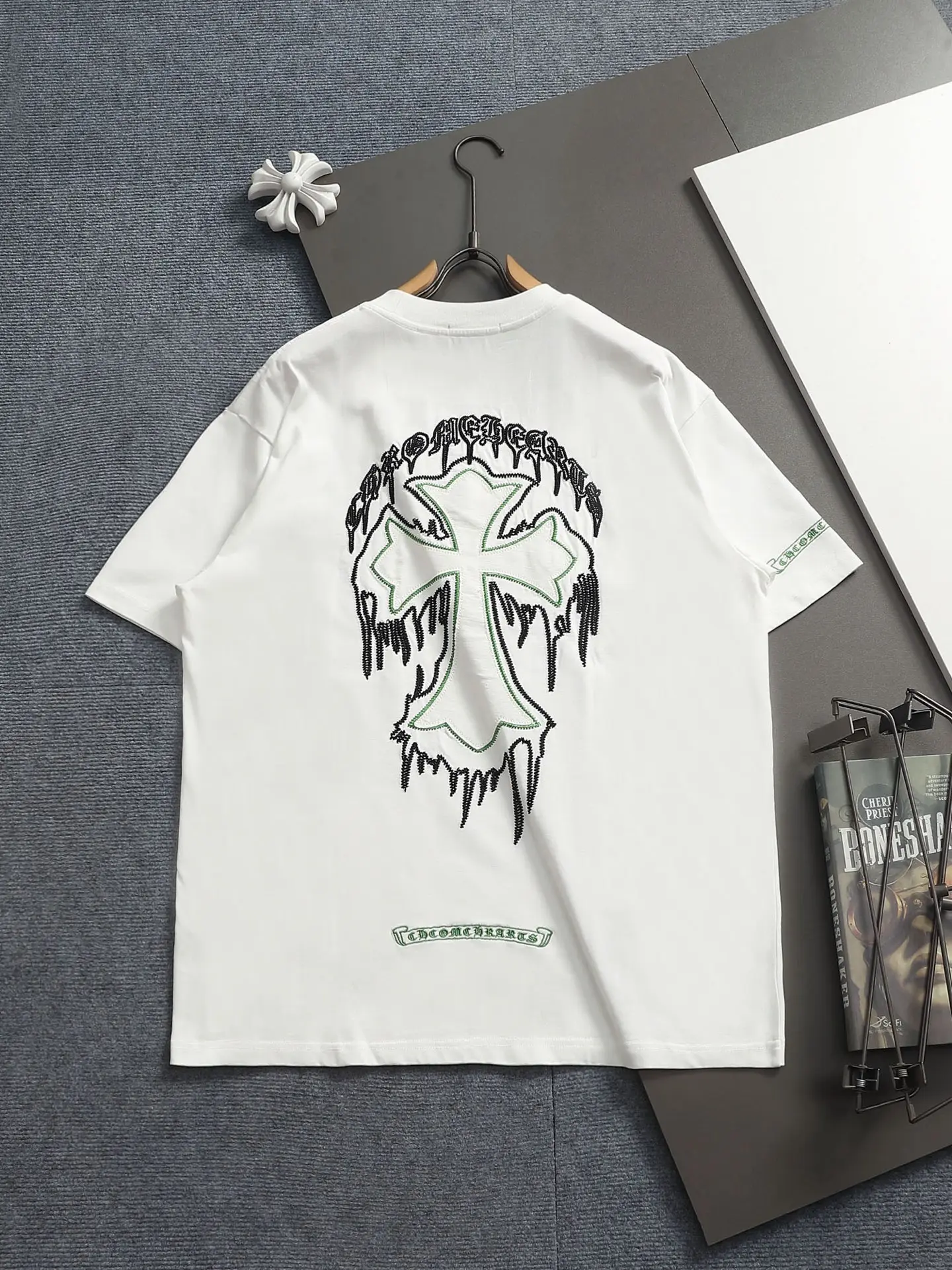 Embroidered Cross Logo Oversized T-Shirt D17514212 — view 2