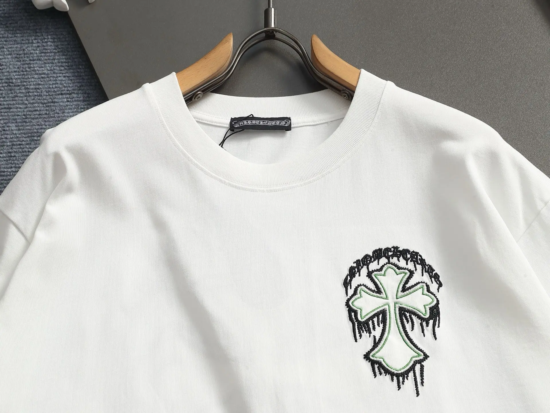 Embroidered Cross Logo Oversized T-Shirt D17514212 — view 3