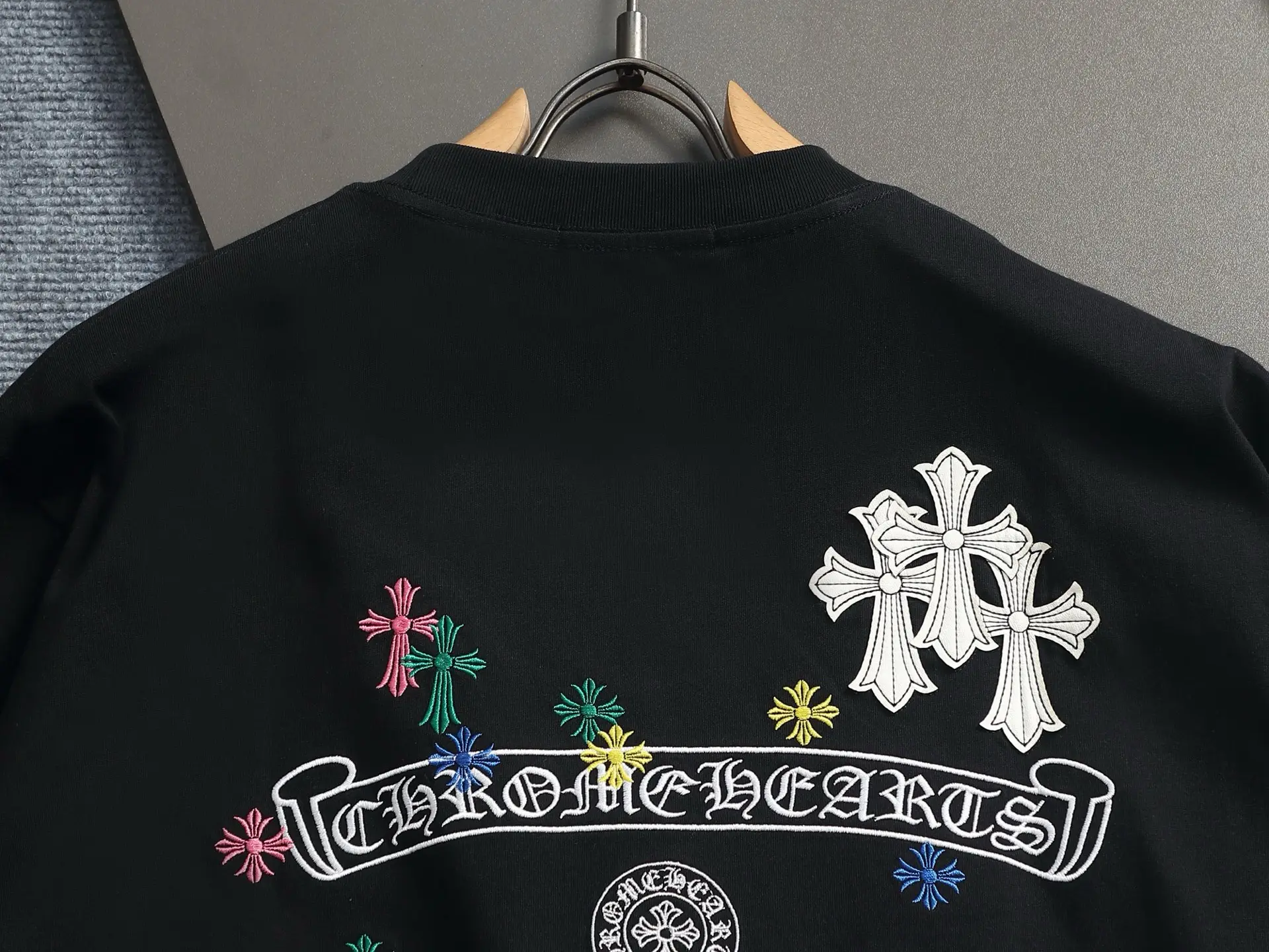 Embroidered Horseshoe Cross Cotton T-Shirt D17514189 — view 11