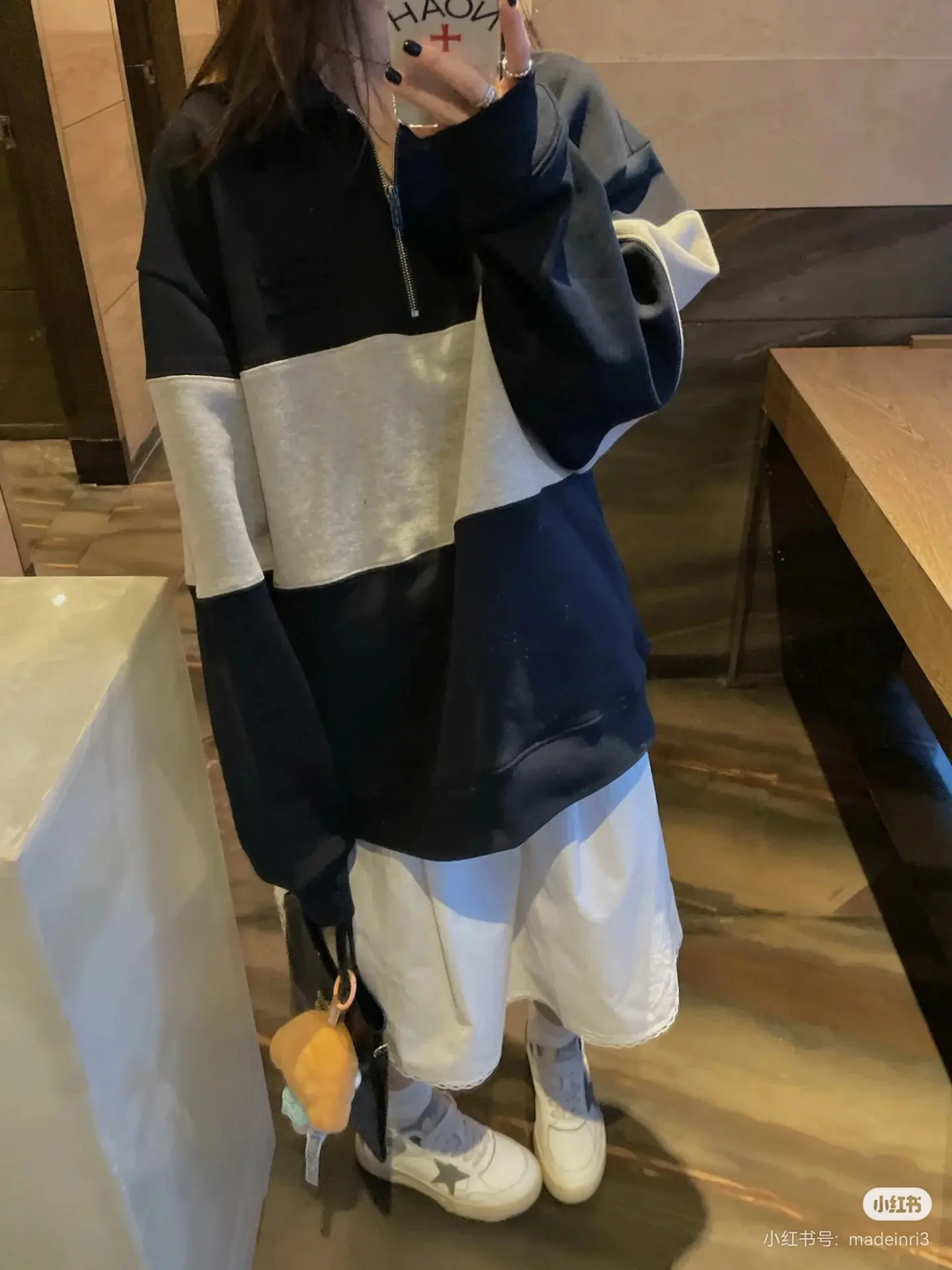 Color-Block Quarter-Zip Polo Sweatshirt D19022382