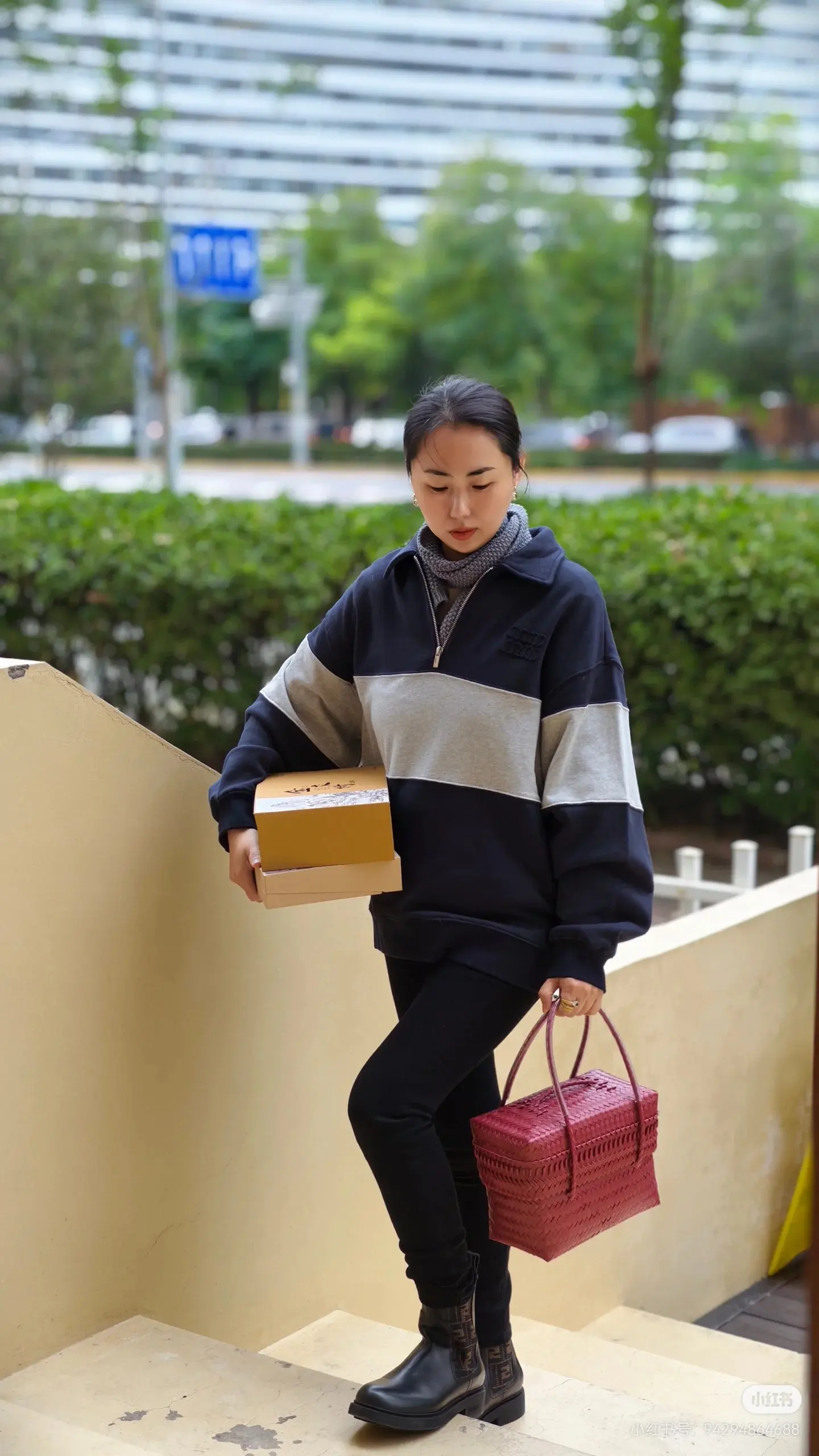 Color-Block Quarter-Zip Polo Sweatshirt D19022382 — view 6