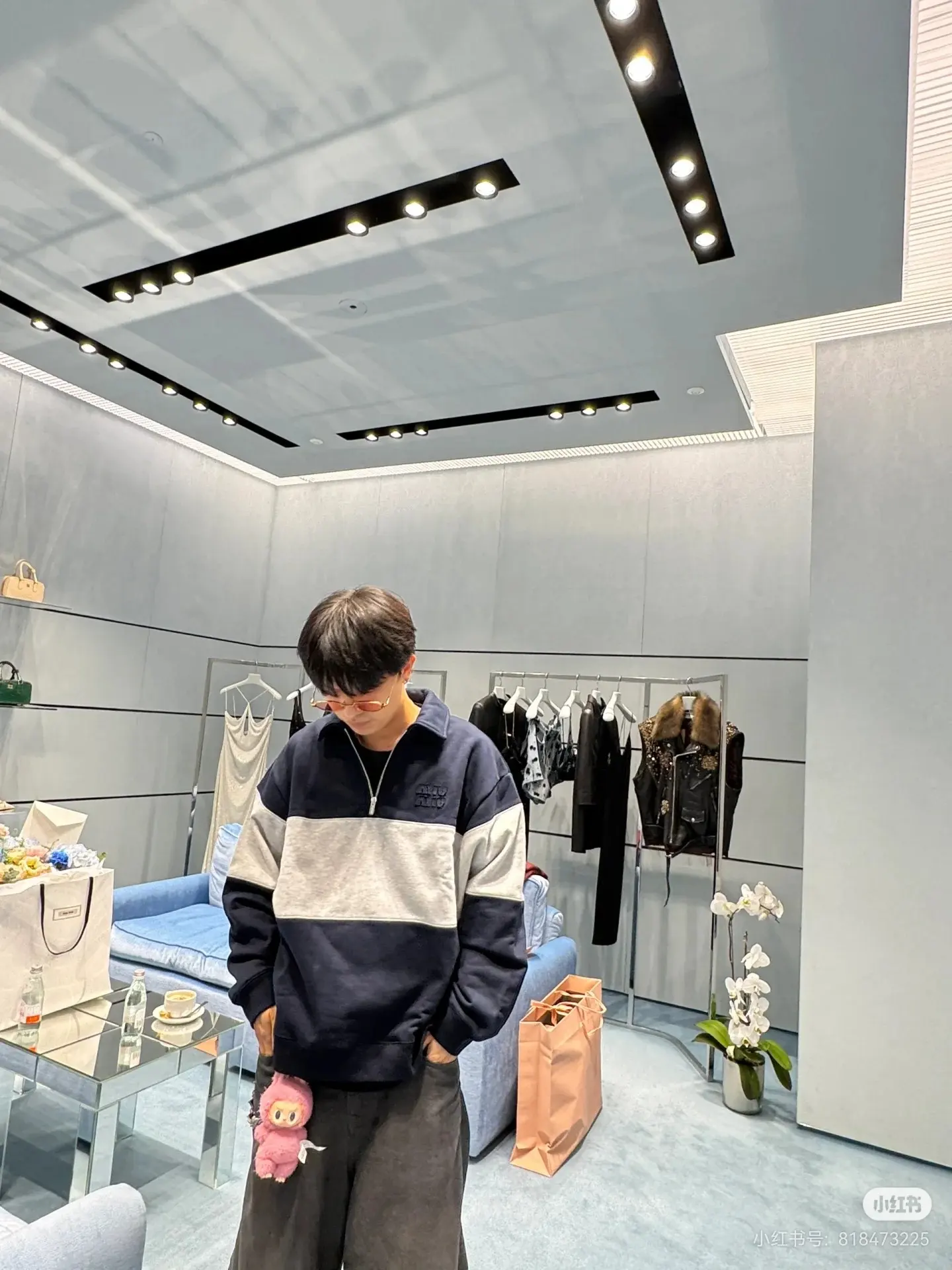 Color-Block Quarter-Zip Polo Sweatshirt D19022381 — view 3