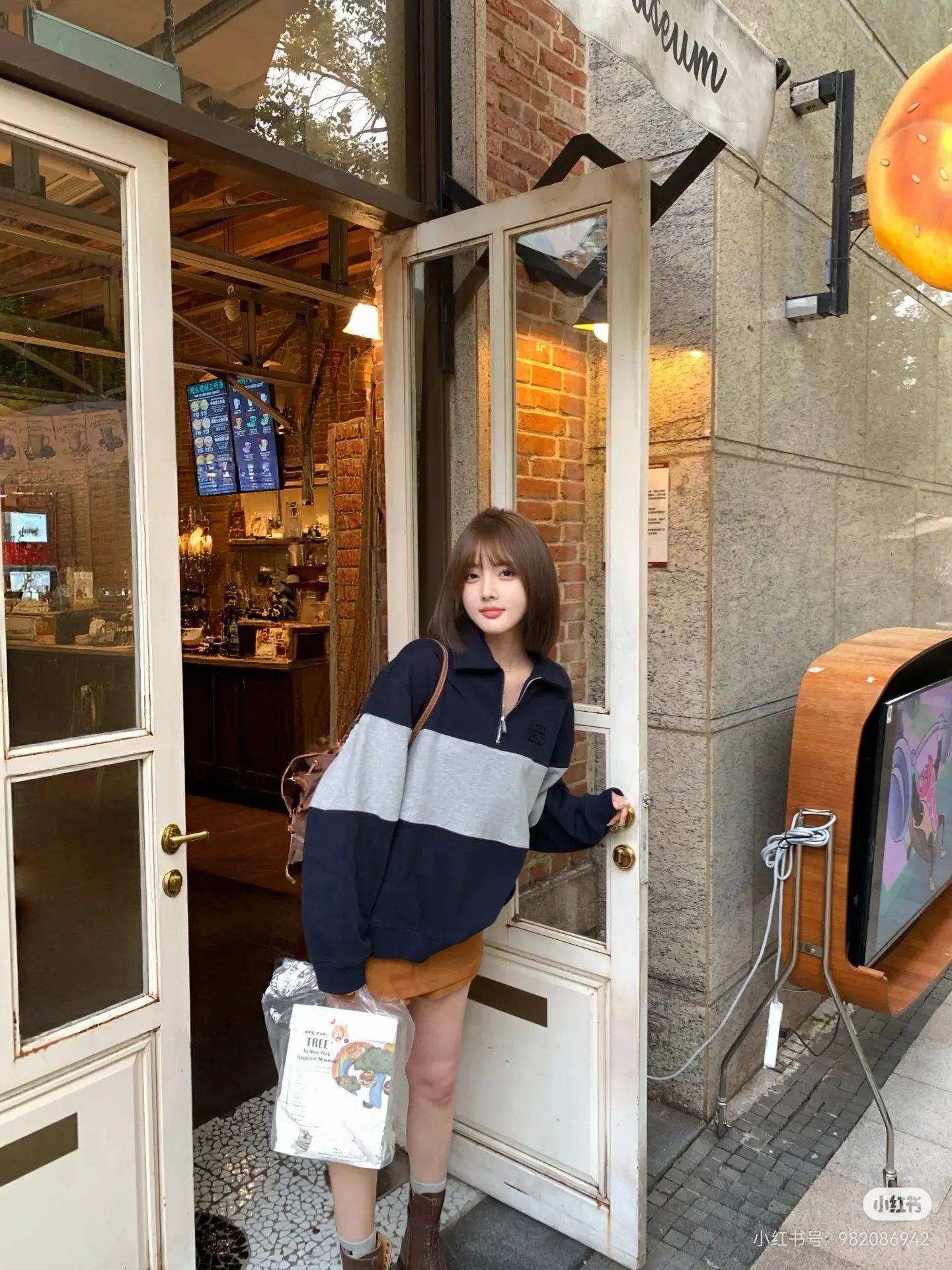 Color-Block Quarter-Zip Polo Sweatshirt D19022380