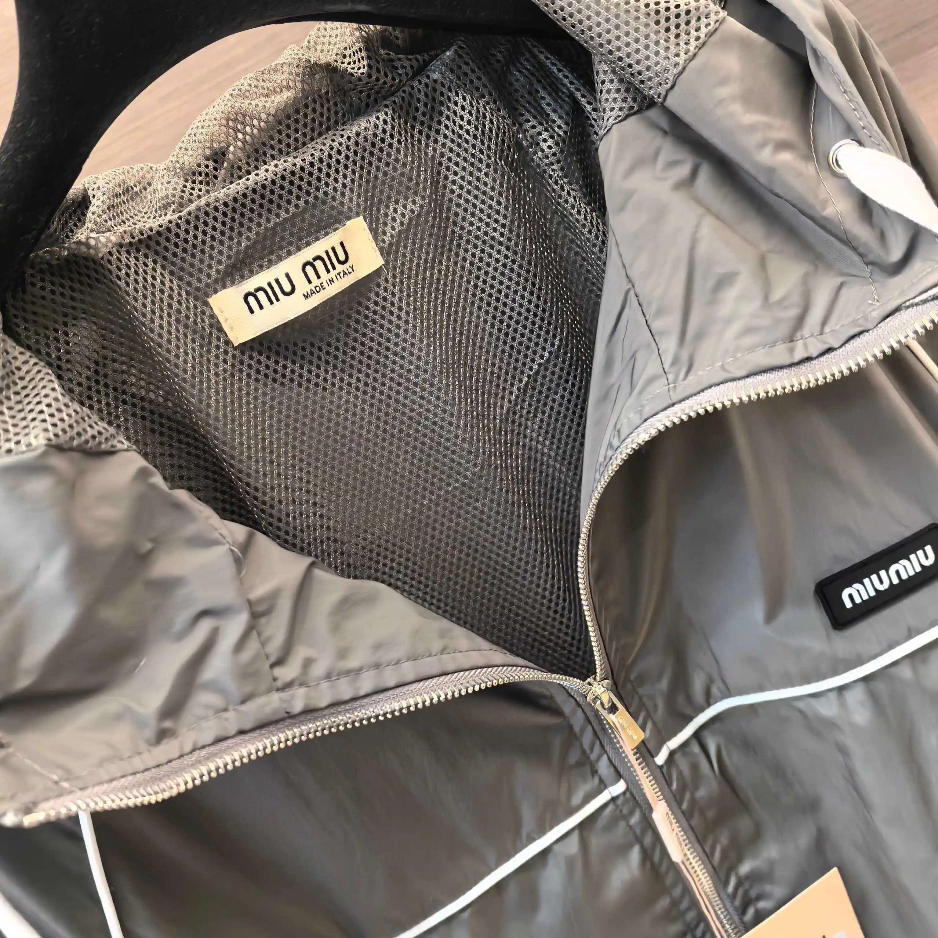 Logo-Embroidered Hooded Windbreaker Jacket D20022509 — view 4