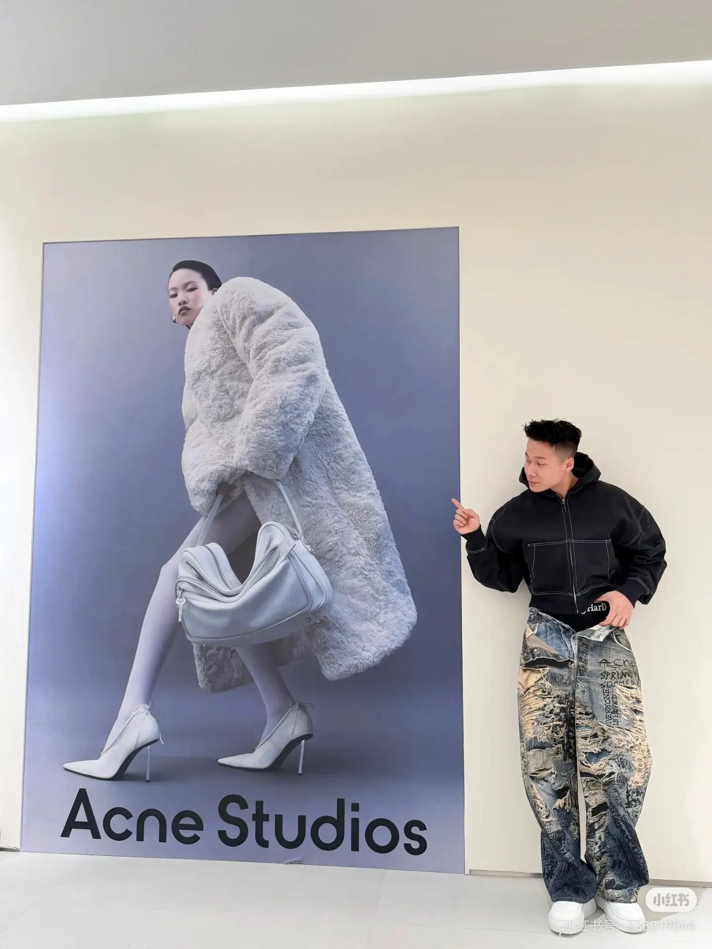 Logo Embroidered Contrast-Stitch Zip-Up Hoodie D20522368 — view 9