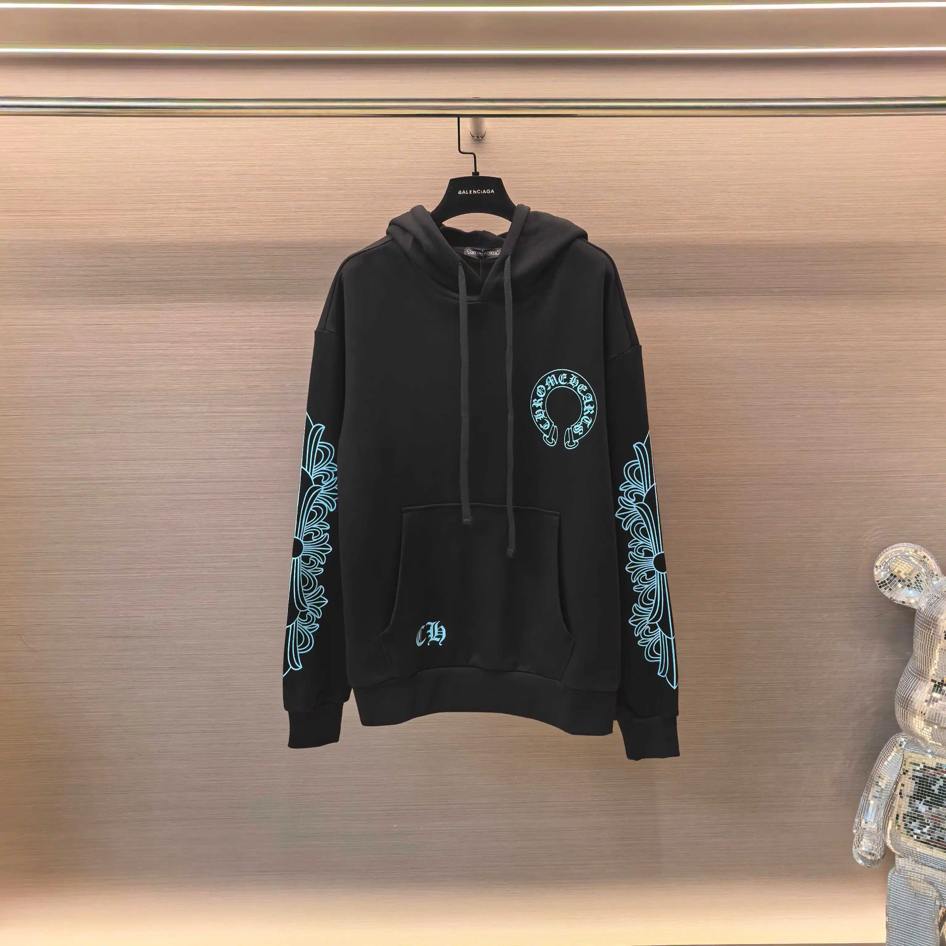 Chrome Hearts Glitter Logo Graphic Hoodie D21022365 — view 2