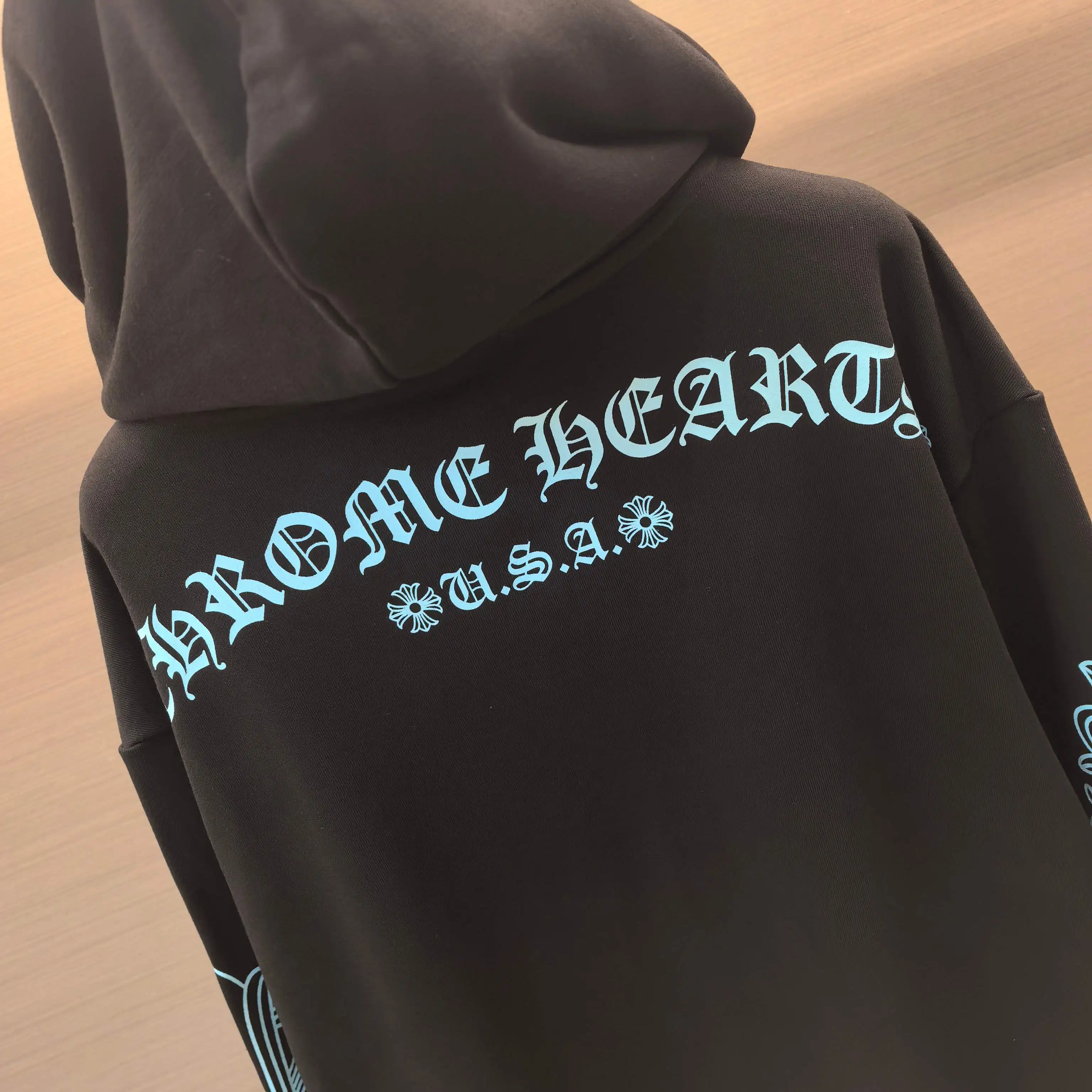 Chrome Hearts Glitter Logo Graphic Hoodie D21022365 — view 7