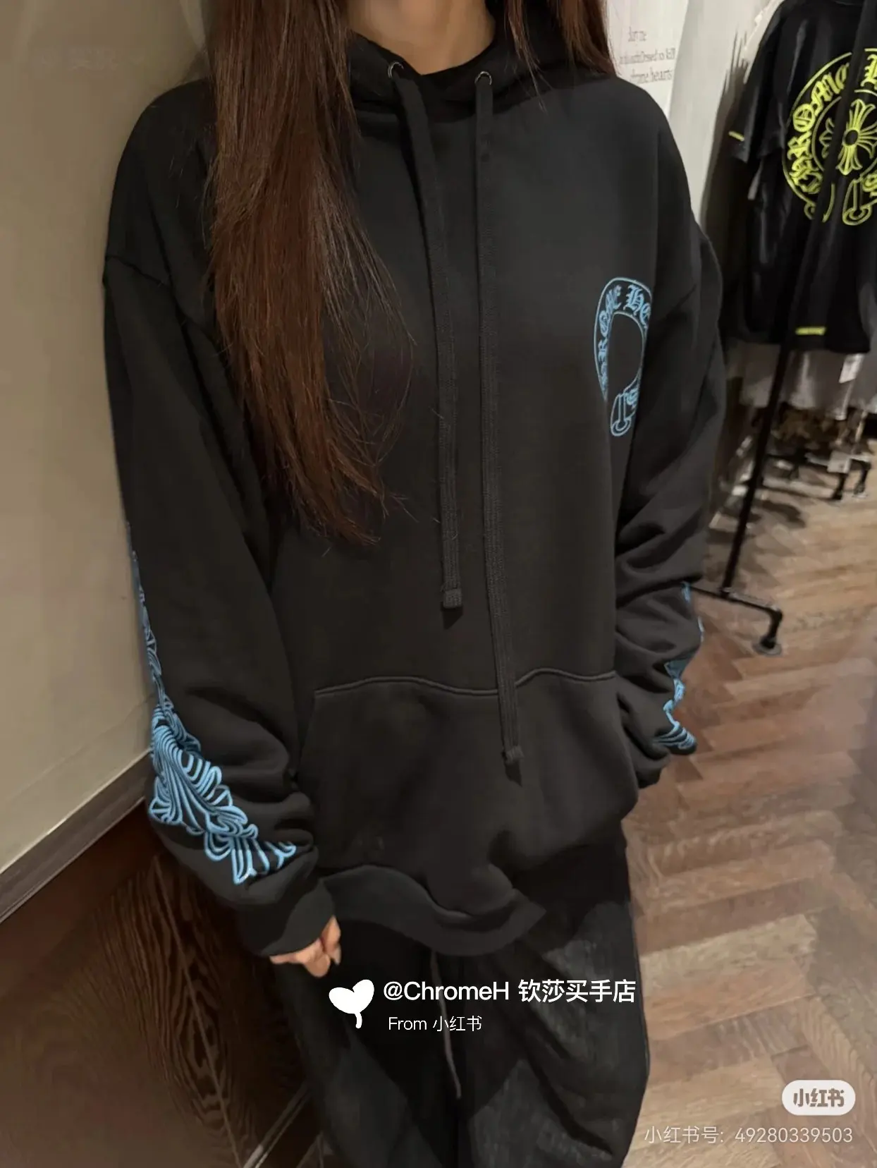 Glitter Cross Logo Graphic Hoodie D21022364 — view 6