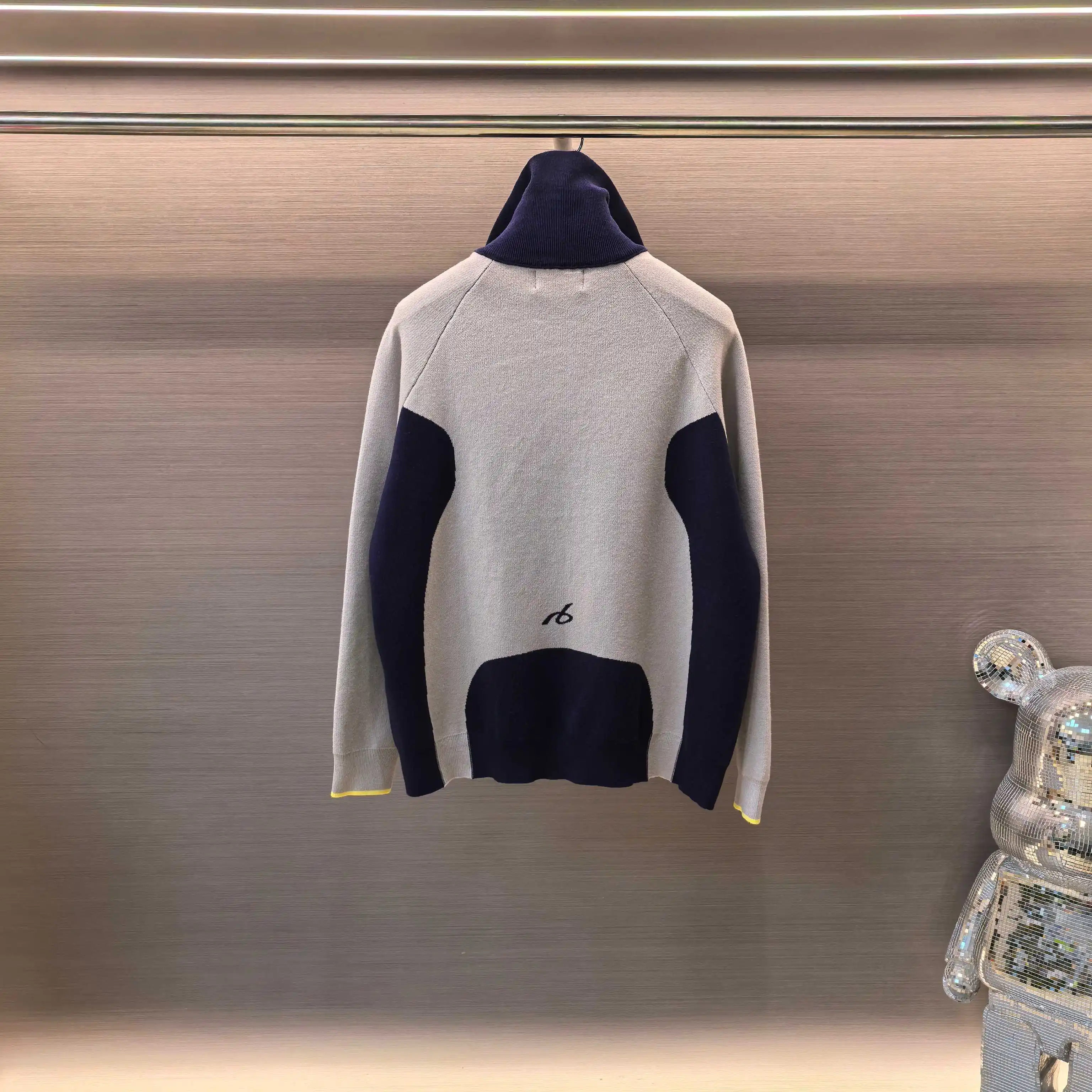Color-Block Zip-Up Knit Cardigan D21522312 — view 2