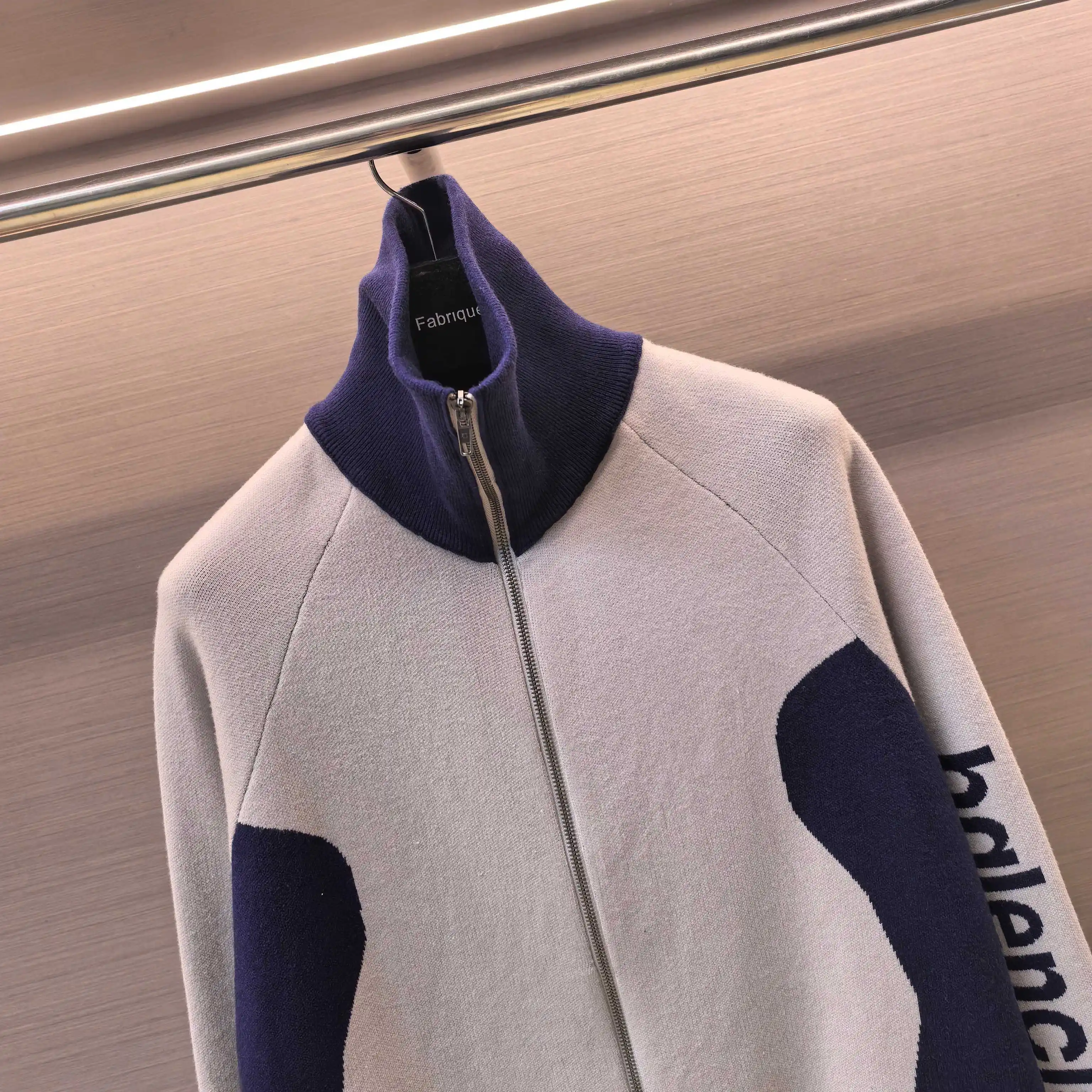 Color-Block Zip-Up Knit Cardigan D21522312 — view 3