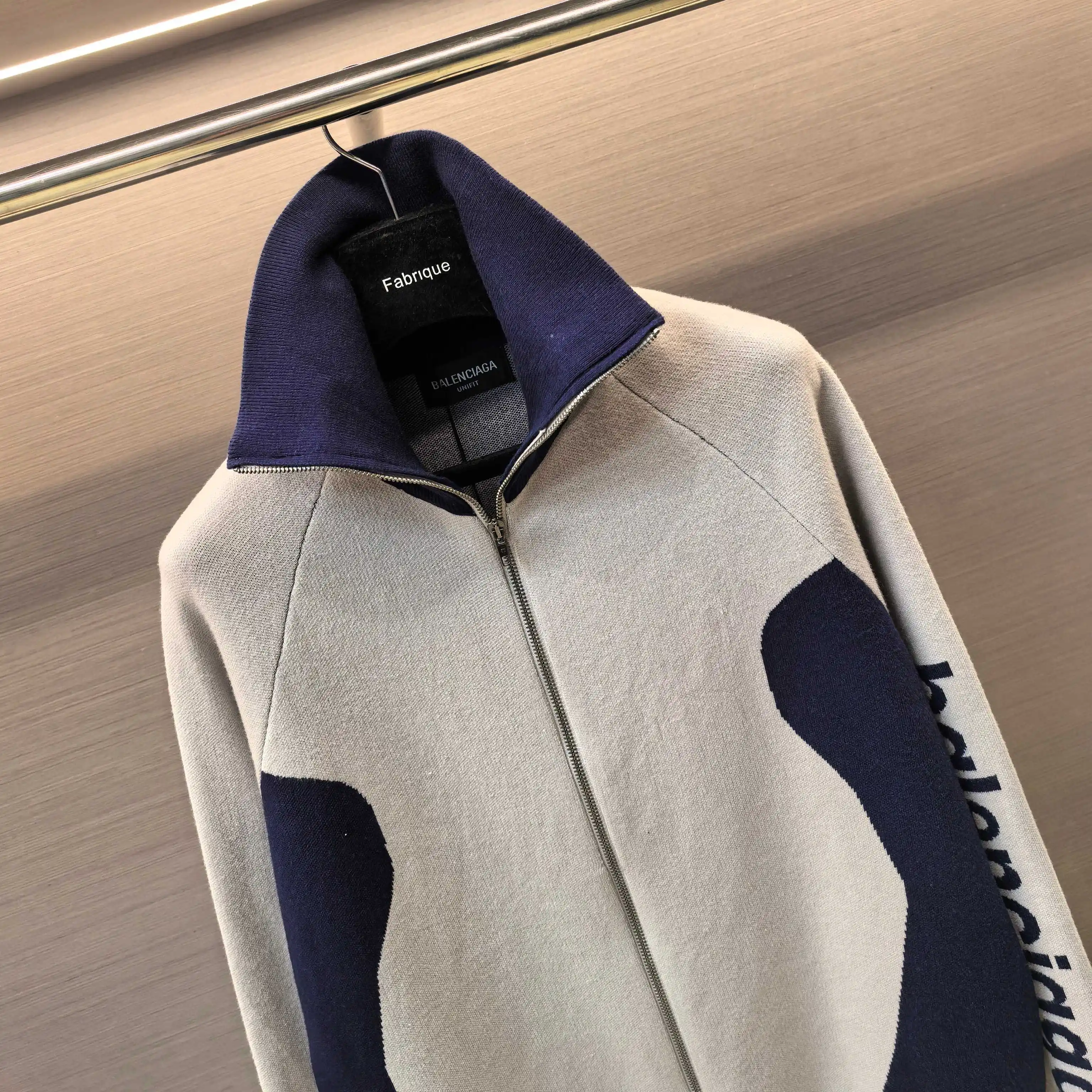 Color-Block Zip-Up Knit Cardigan D21522312 — view 8