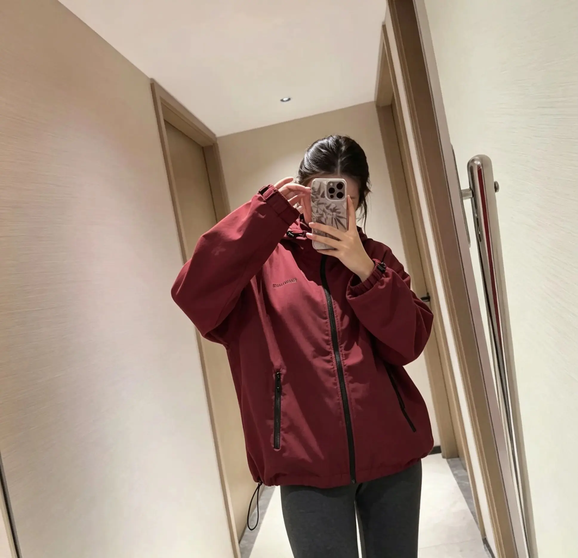 Hooded Windbreaker Jacket in Burgundy D23522558 — view 2