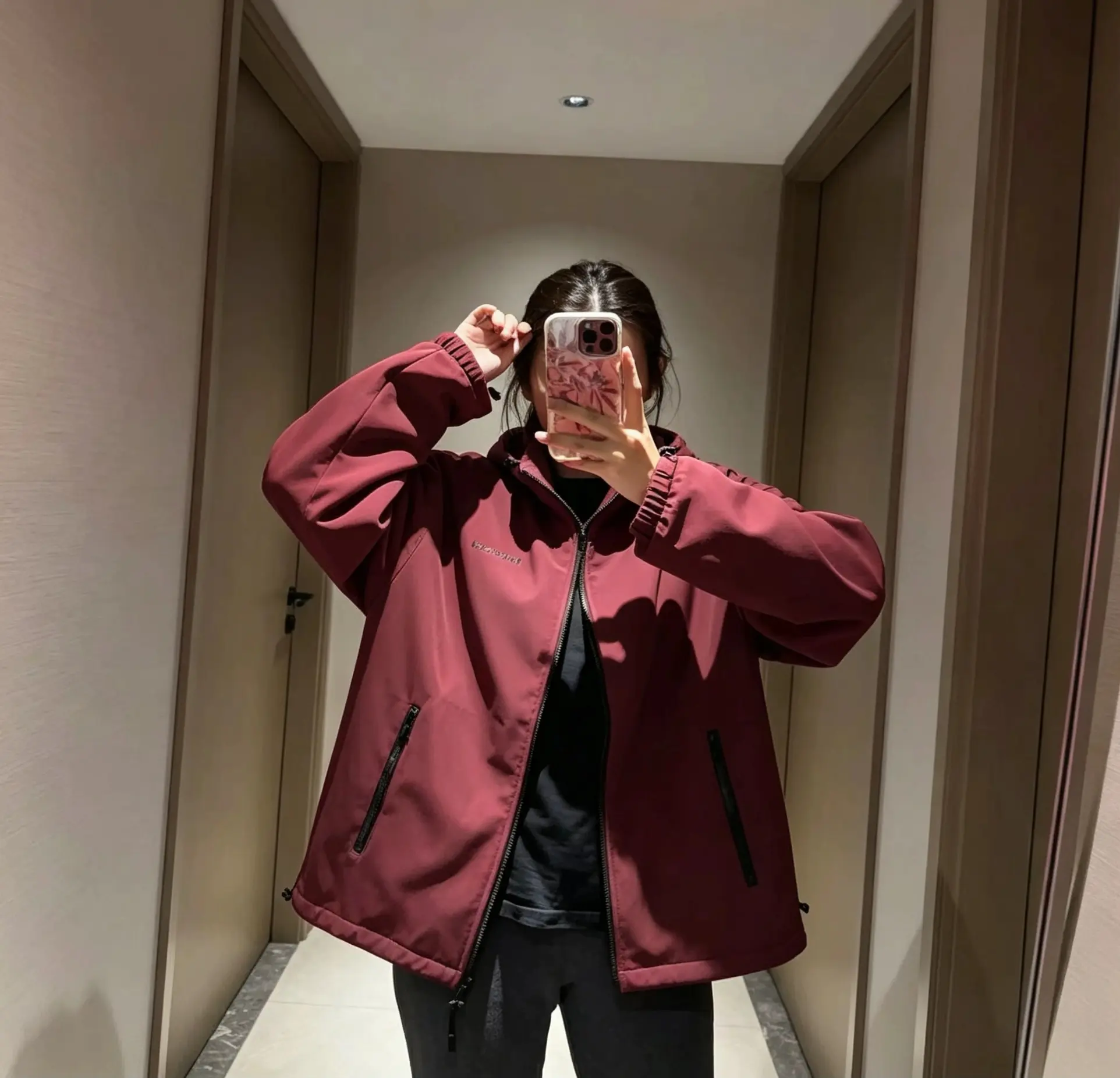 Hooded Windbreaker Jacket in Burgundy D23522558 — view 3