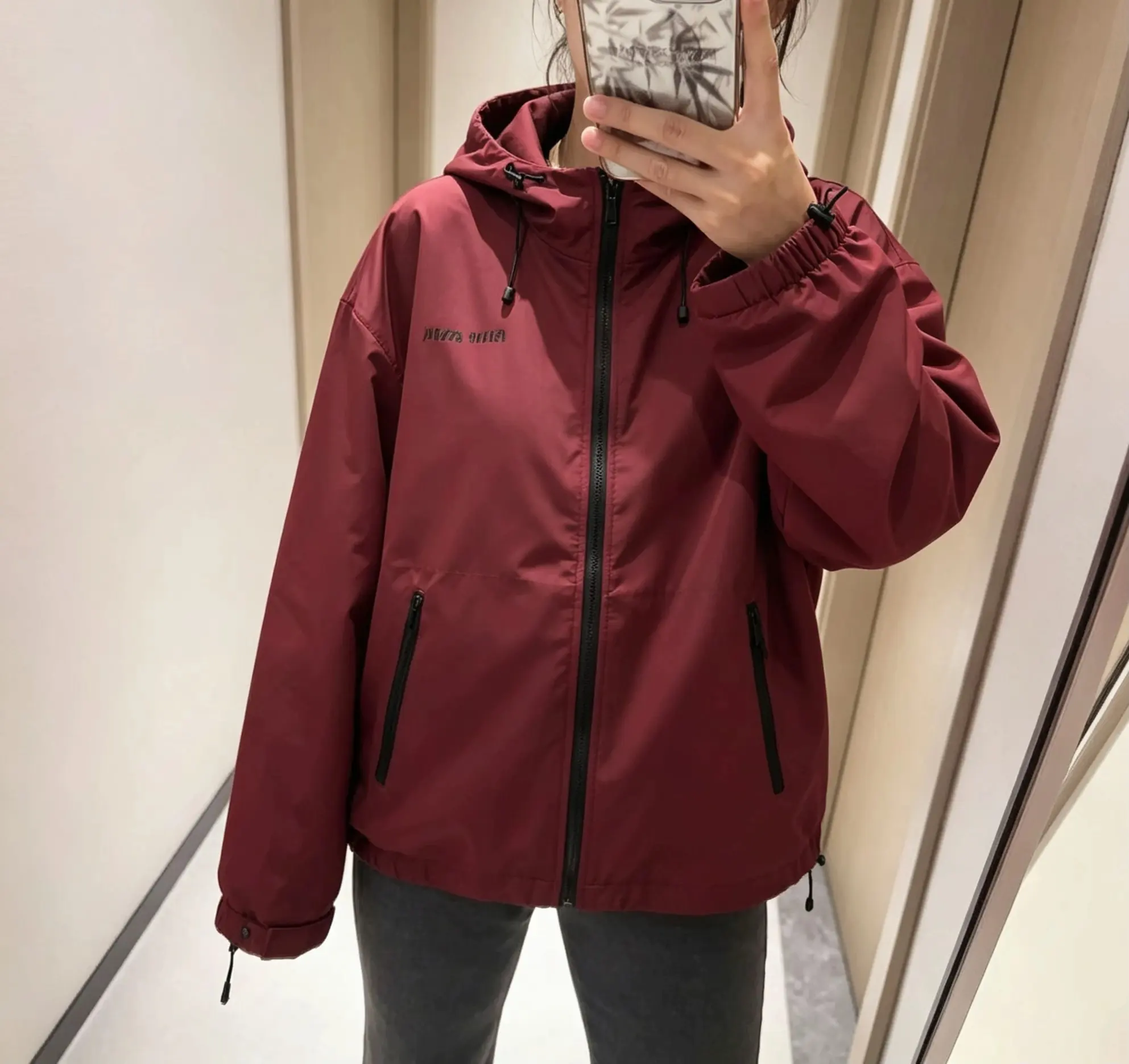 Hooded Windbreaker Jacket in Burgundy D23522558 — view 4