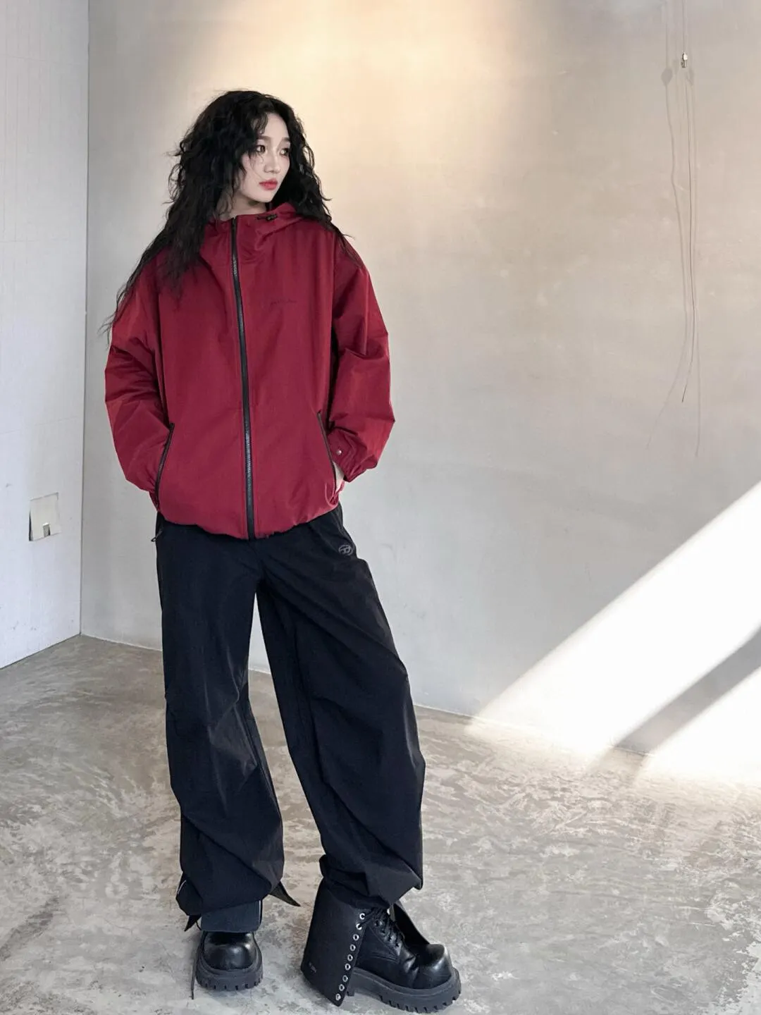 Hooded Windbreaker Jacket in Burgundy D23522558 — view 5