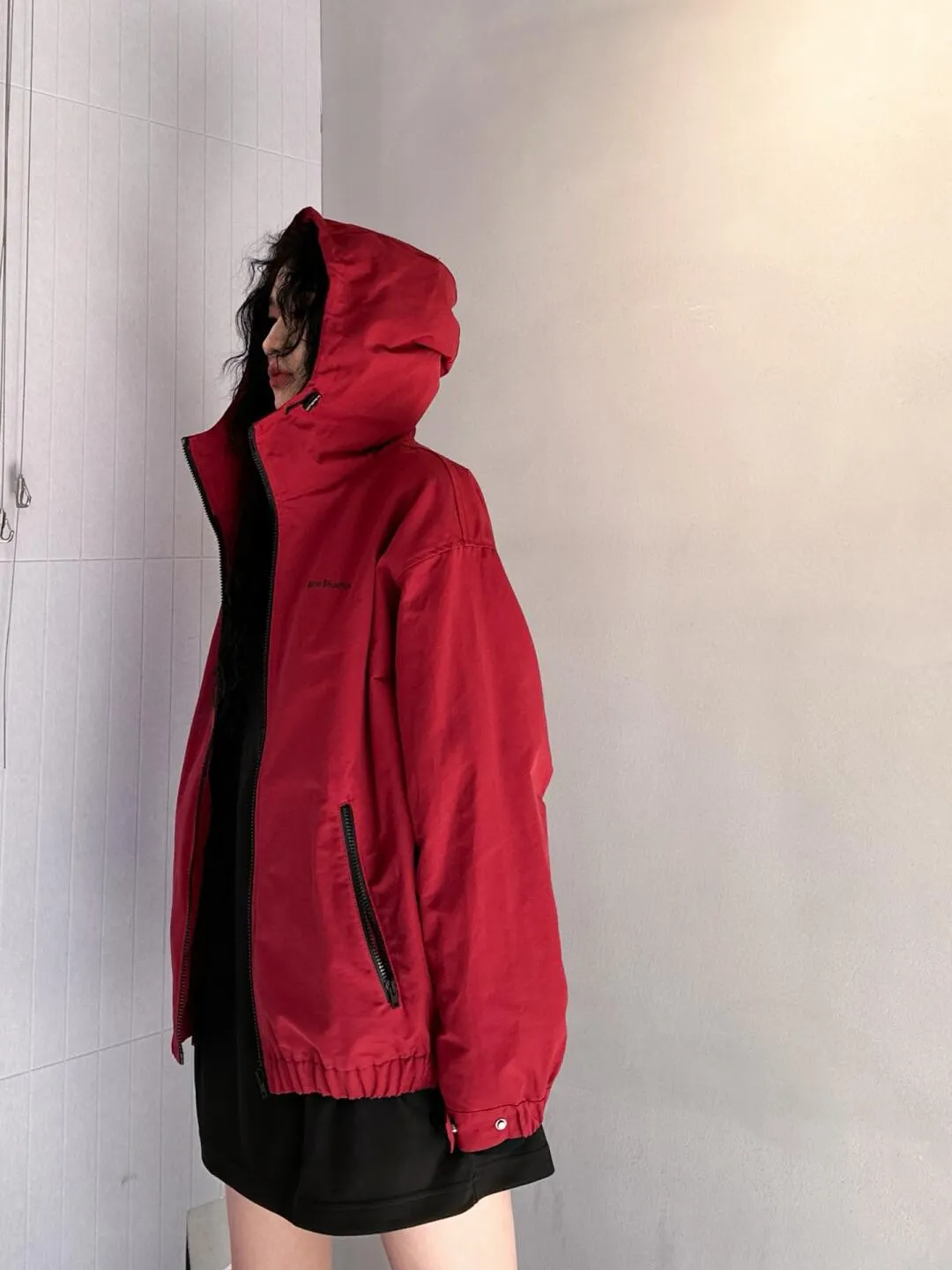 Hooded Windbreaker Jacket in Burgundy D23522558 — view 6