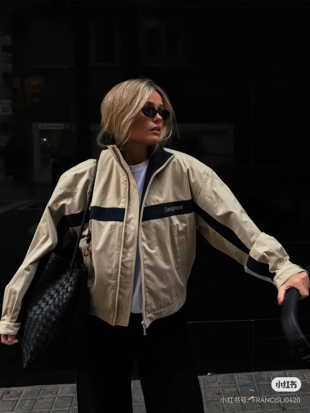Contrast Stripe Embroidered Track Jacket D23522341 — view 3