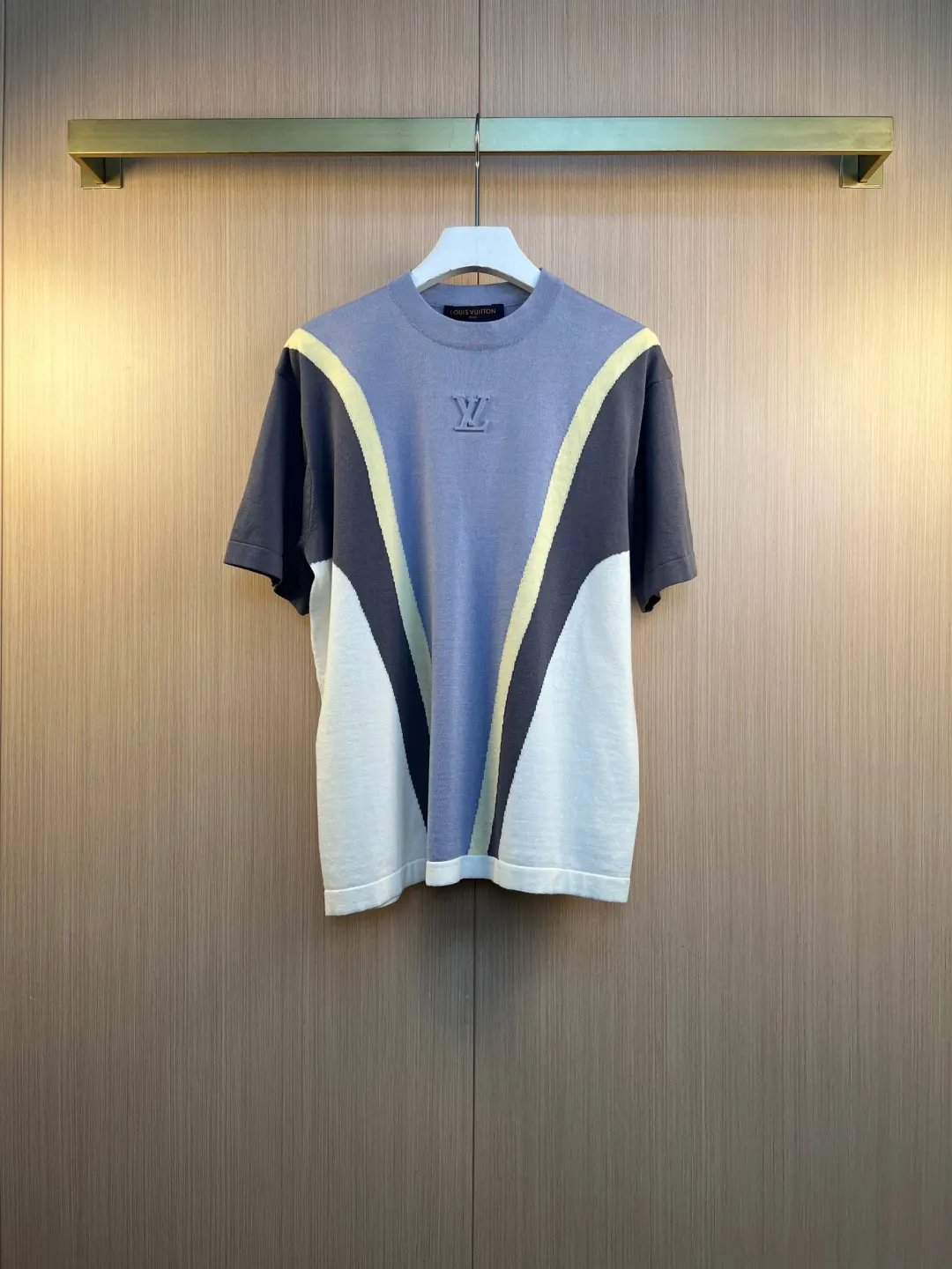 Color-Block Logo Embossed Knit T-Shirt D24019241