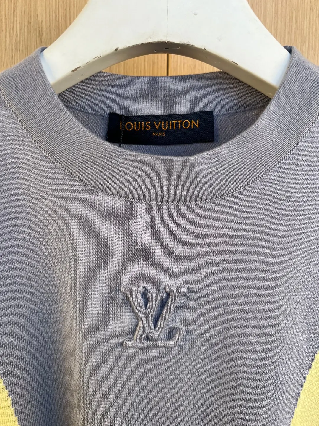 Color-Block Logo Embossed Knit T-Shirt D24019241 — view 2