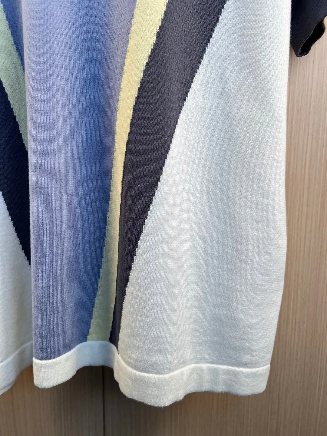 Color-Block Logo Embossed Knit T-Shirt D24019241 — view 5
