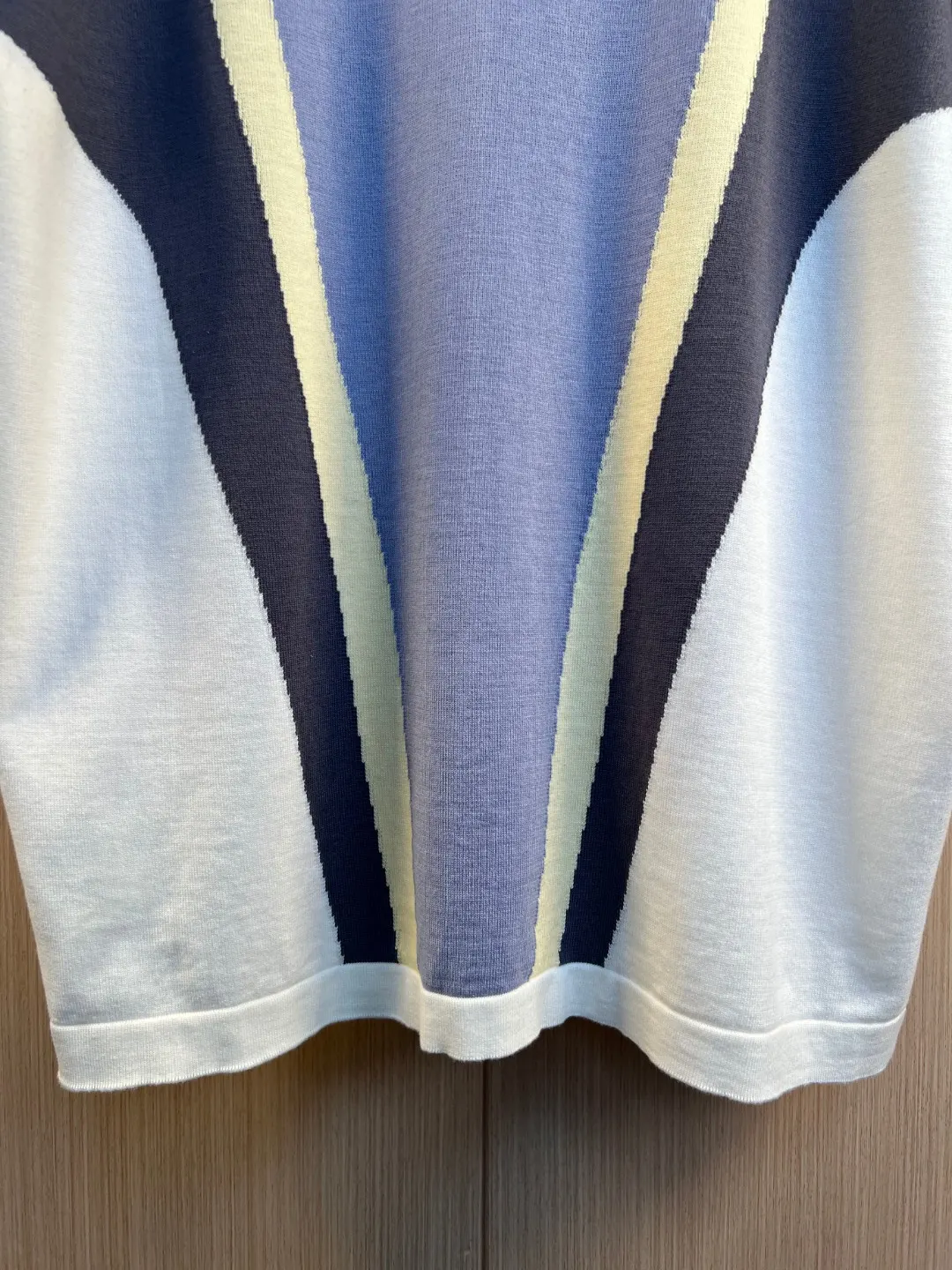 Color-Block Logo Embossed Knit T-Shirt D24019241 — view 8