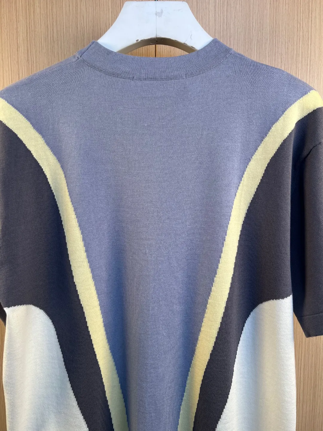 Color-Block Logo Embossed Knit T-Shirt D24019241 — view 9