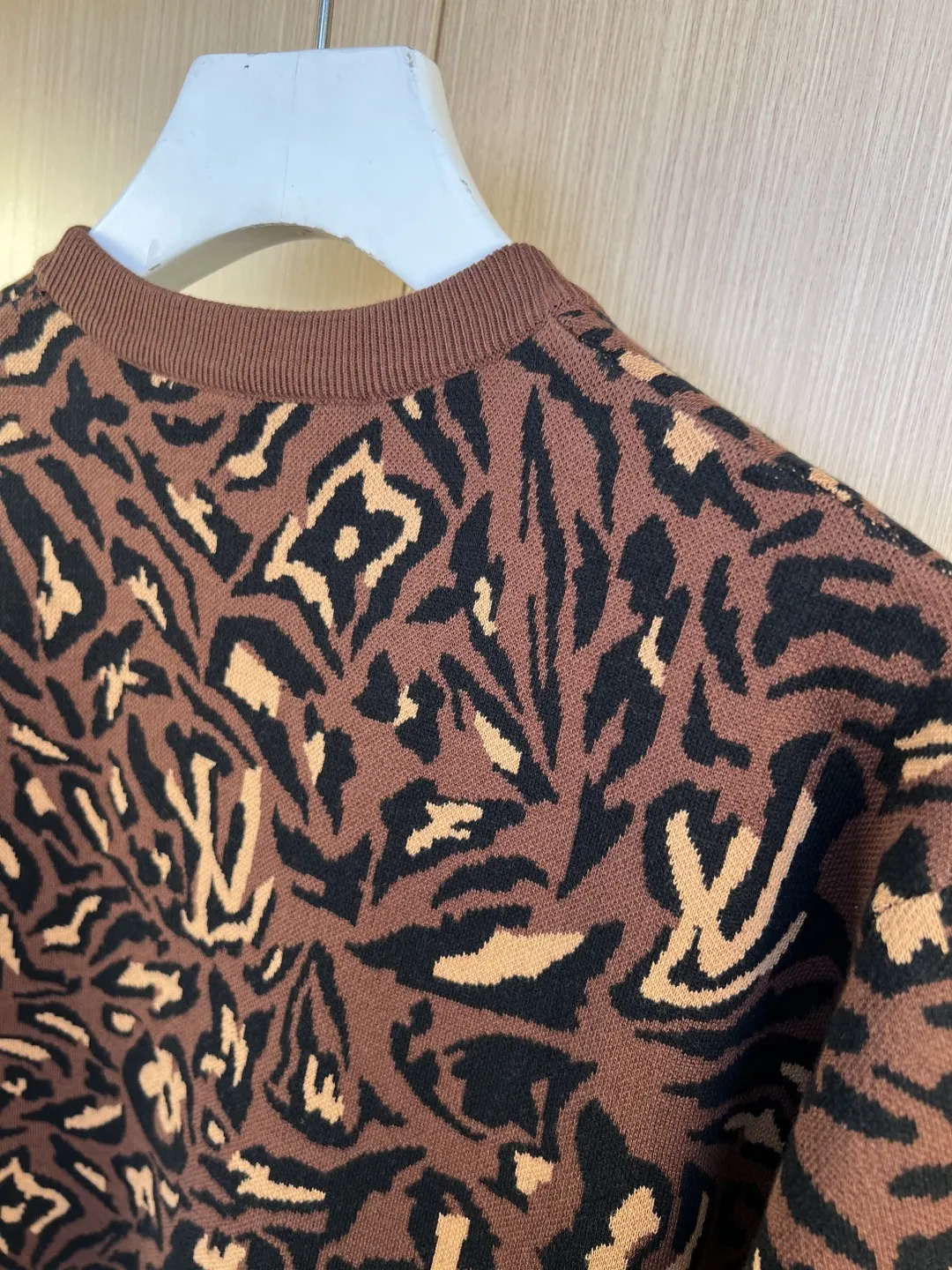 Monogram Camo Leopard Jacquard Knit T-Shirt D24519244 — view 9
