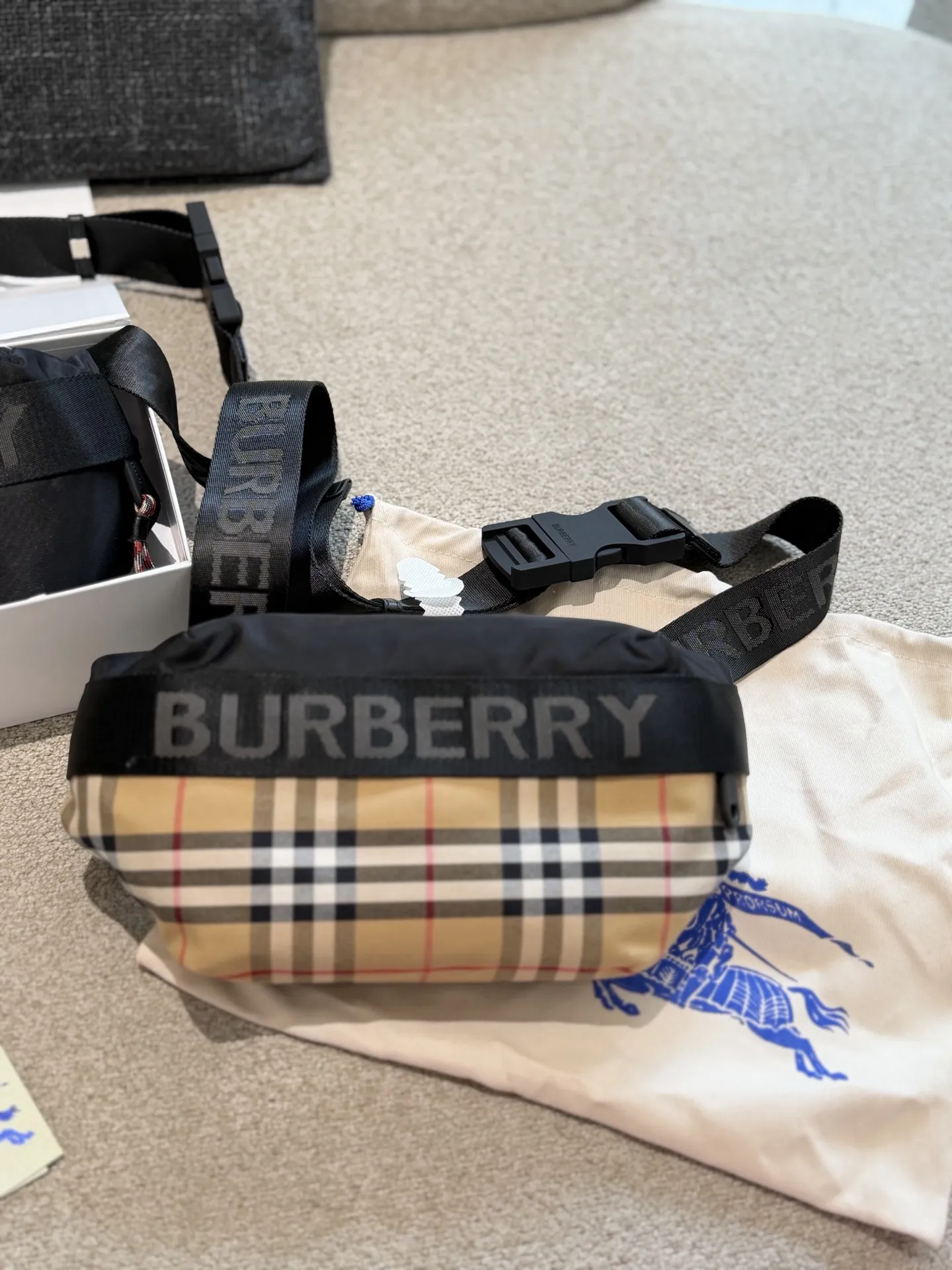 Burberry Vintage Check Belt Bag D24518507 — view 2