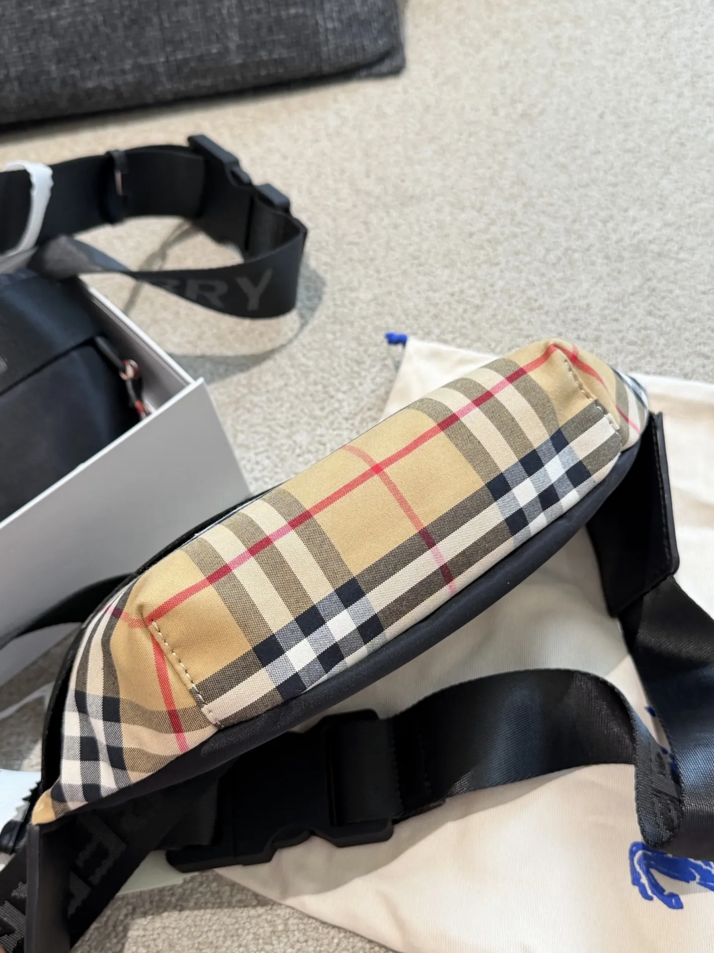 Burberry Vintage Check Belt Bag D24518507 — view 7