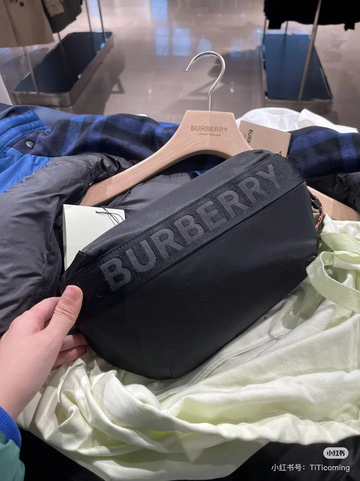 Burberry Nylon Belt Bag D24518508 — view 3